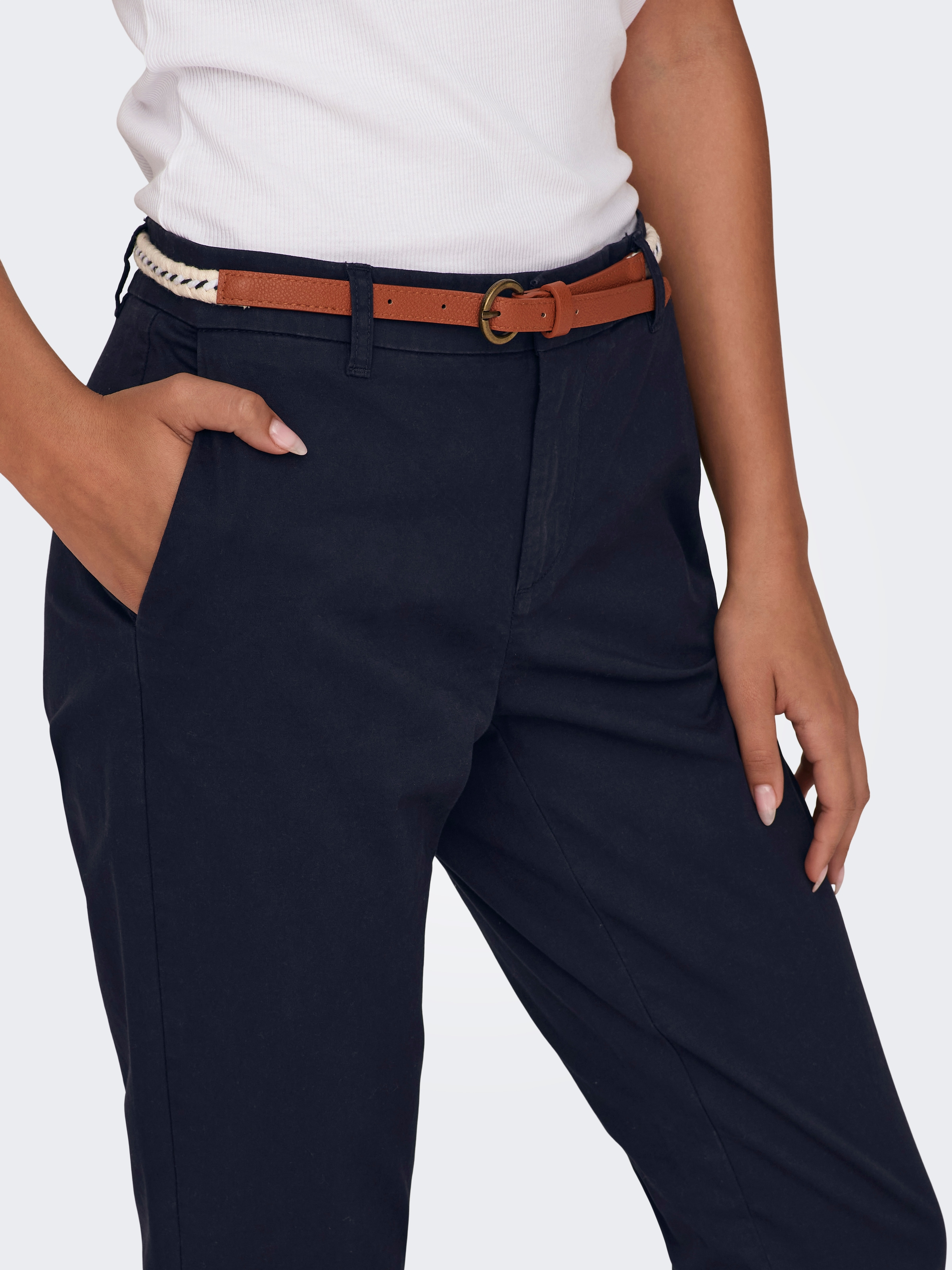 ONLY Chinohose »ONLBIANA – Chinohose mit Gürtel und Umschlagsaum«  slim fit, modisch, Web, Baumwollmischung