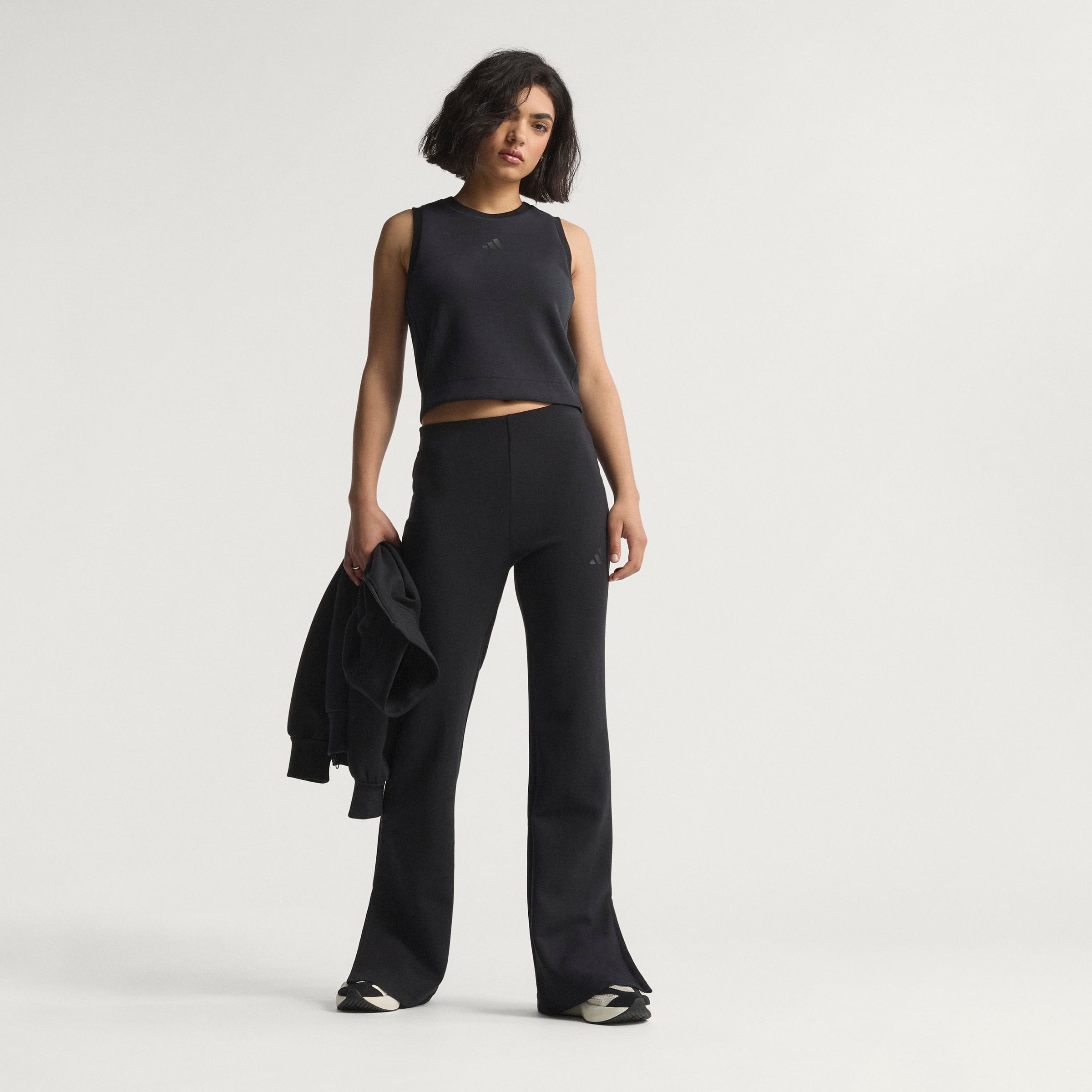 adidas Sportswear Sporthose »SOFT LUX AUSGESTELLTE«  schlanke Passform, mittelhoher Bund, mit Gummizug