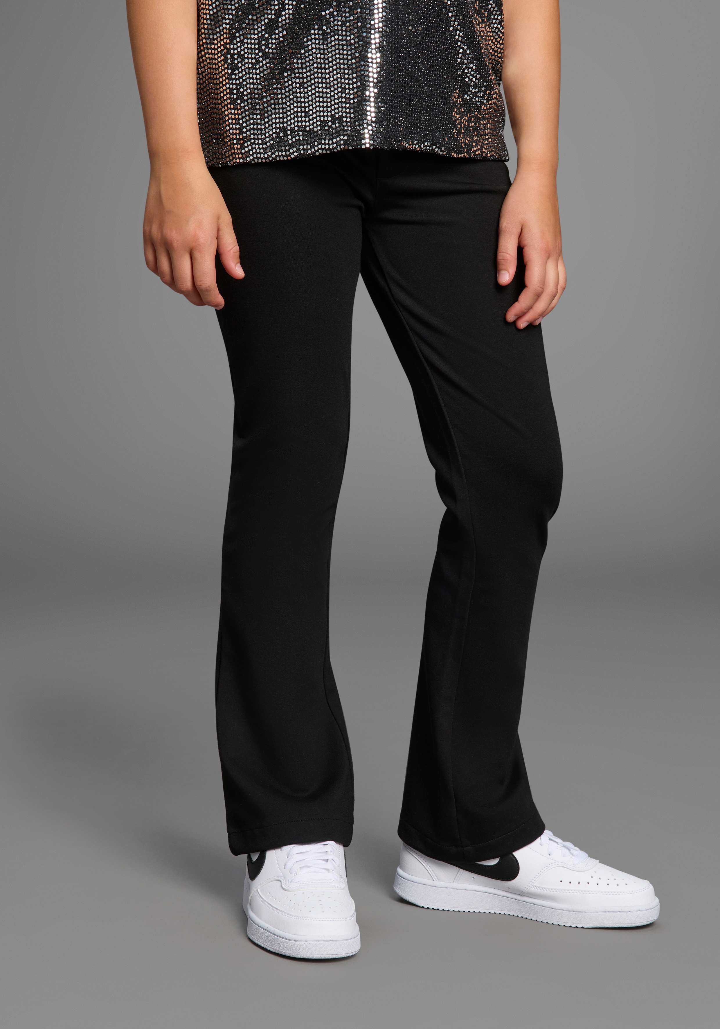 Bruno Banani Mädchen Bootcuthose »Schlaghose, trendige Stretchhose« NEUHEIT: BRUNO BANANI für TEENS! Bootcut-Hose, Größe 140