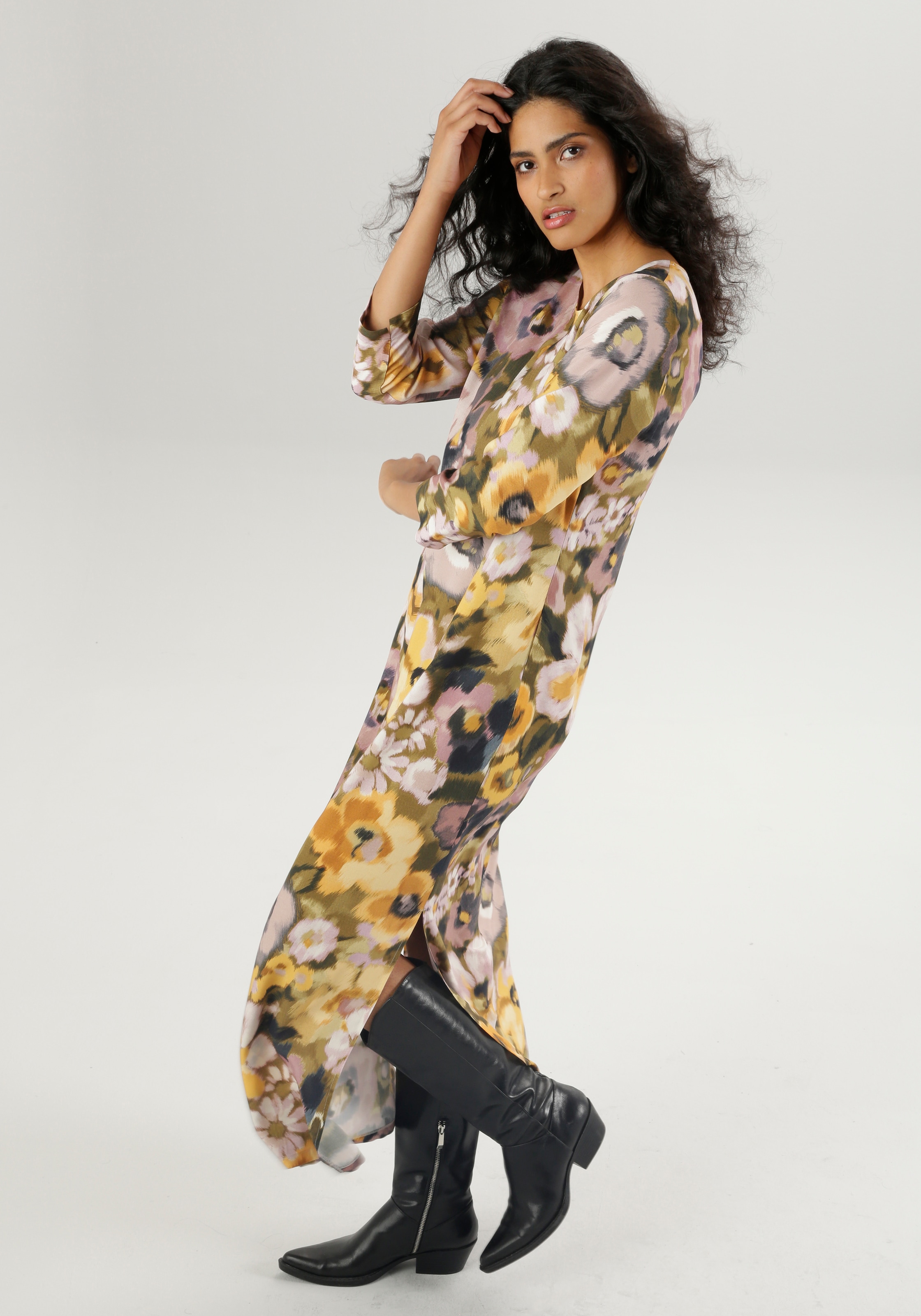 Aniston CASUAL Maxikleid, mit Blütendruck im Batik-Look- jedes Teil ein Unikat