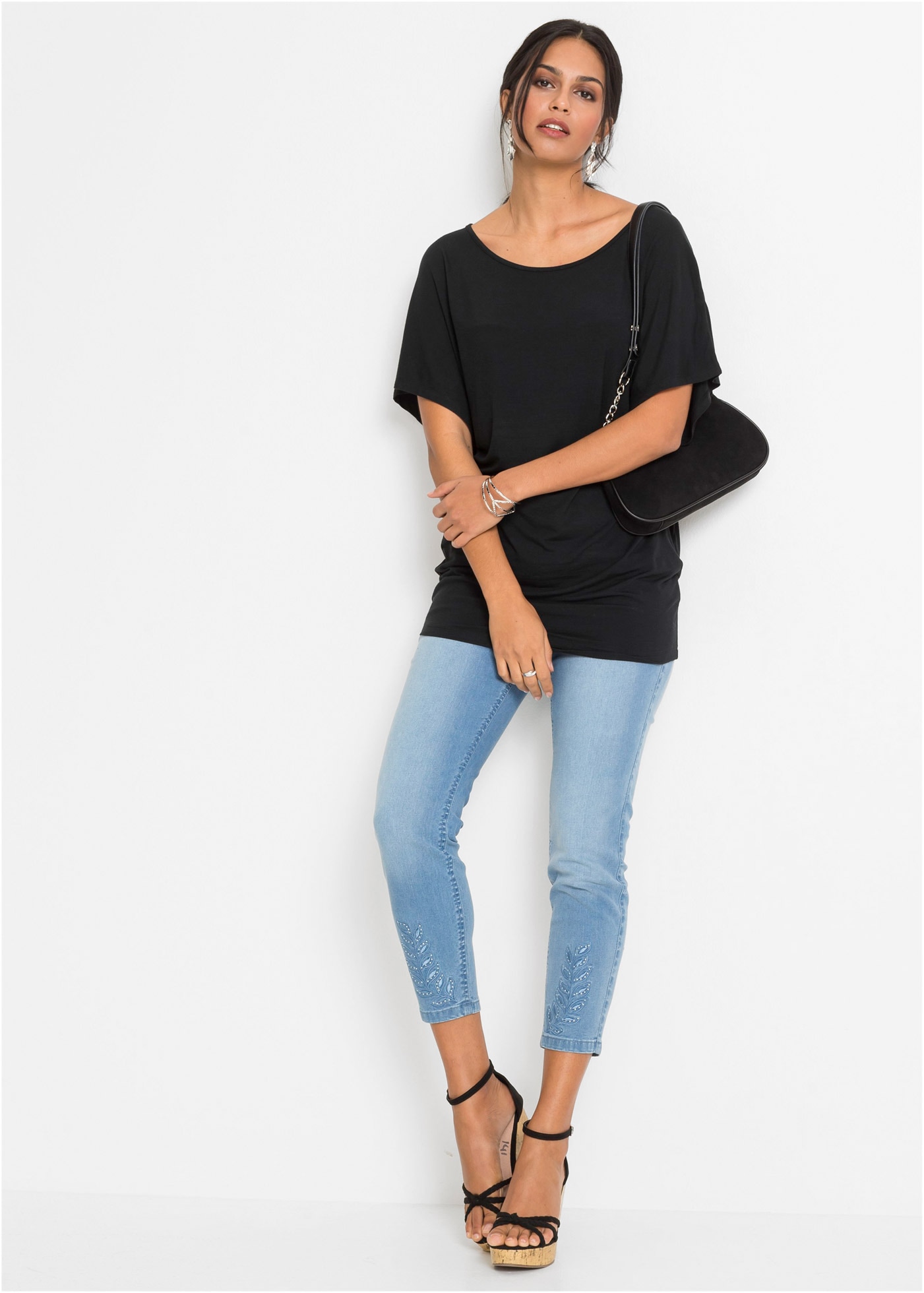 bonprix T-Shirt Oversize-Passform, Fledermaus-Halbarm, mit Spitzeneinsatz im Rücken