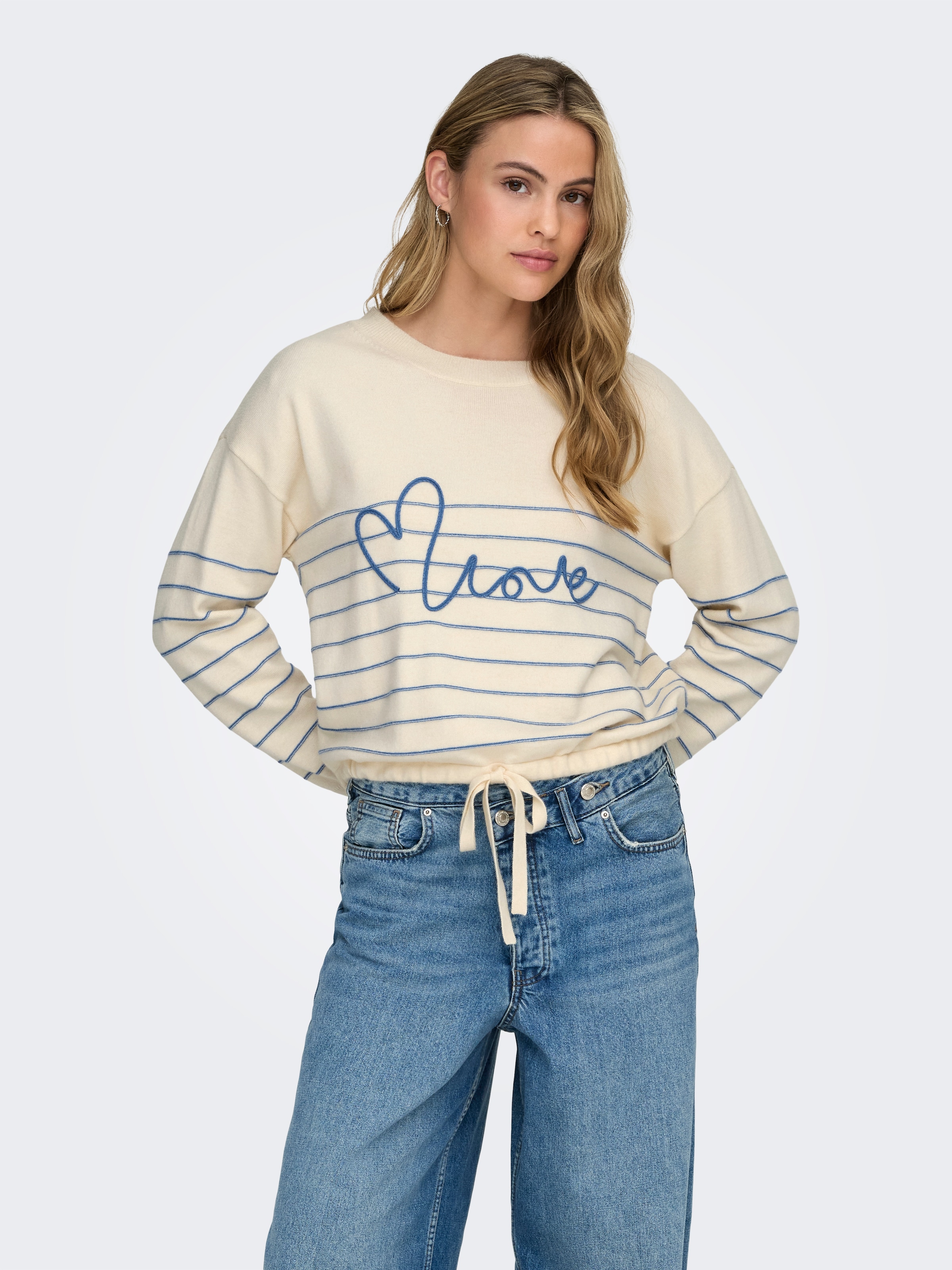 ONLY Rundhalspullover »ONLSIGNE LIFE LS TEXT DETAI ONECK CC KNT« mit Bindeband und Schriftzug Detail vorn
