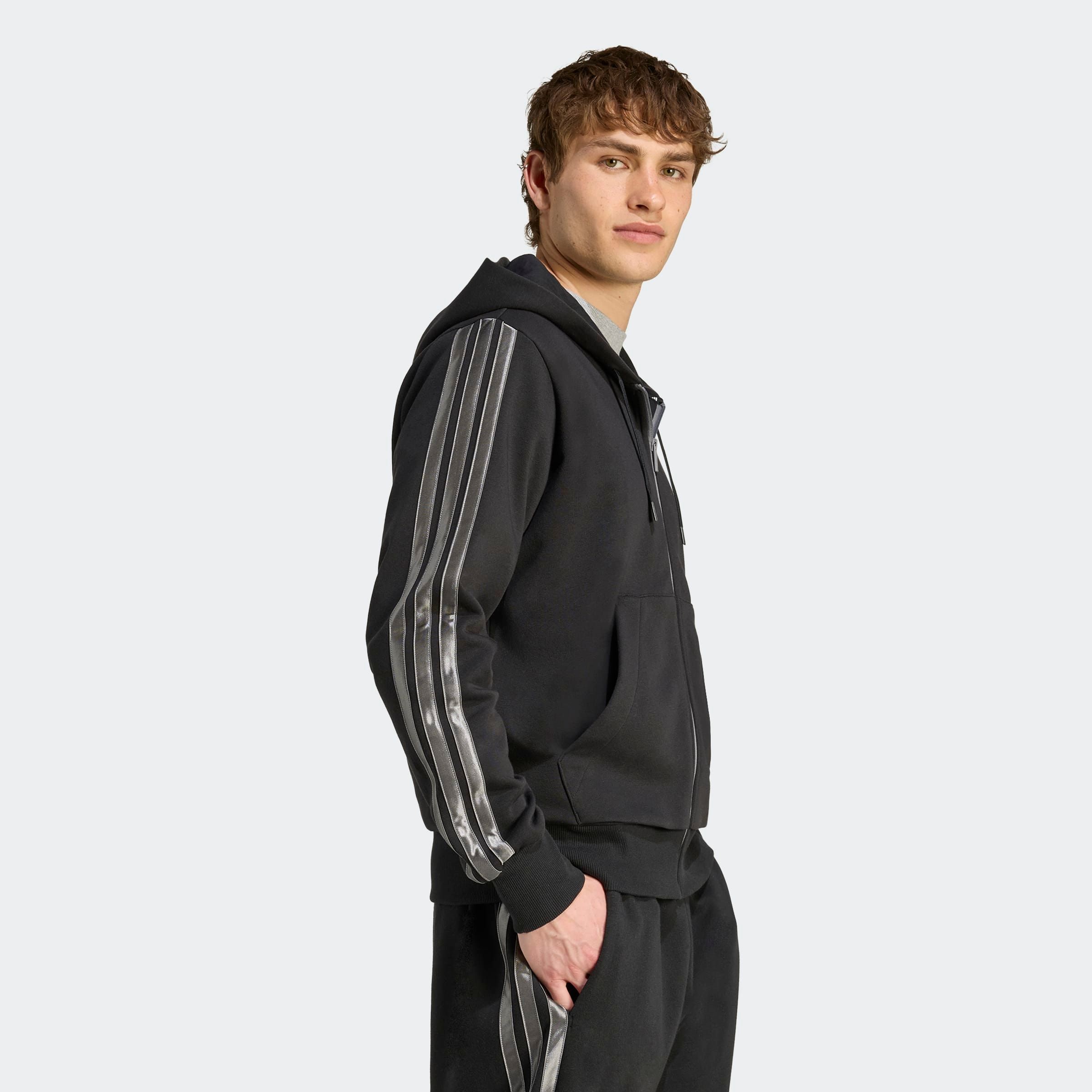 adidas Sportswear Kapuzensweatshirt »HOLIDAY 3-STREIFEN MIT DURCHGEHENDEM REISSVERSCHLUSS«
