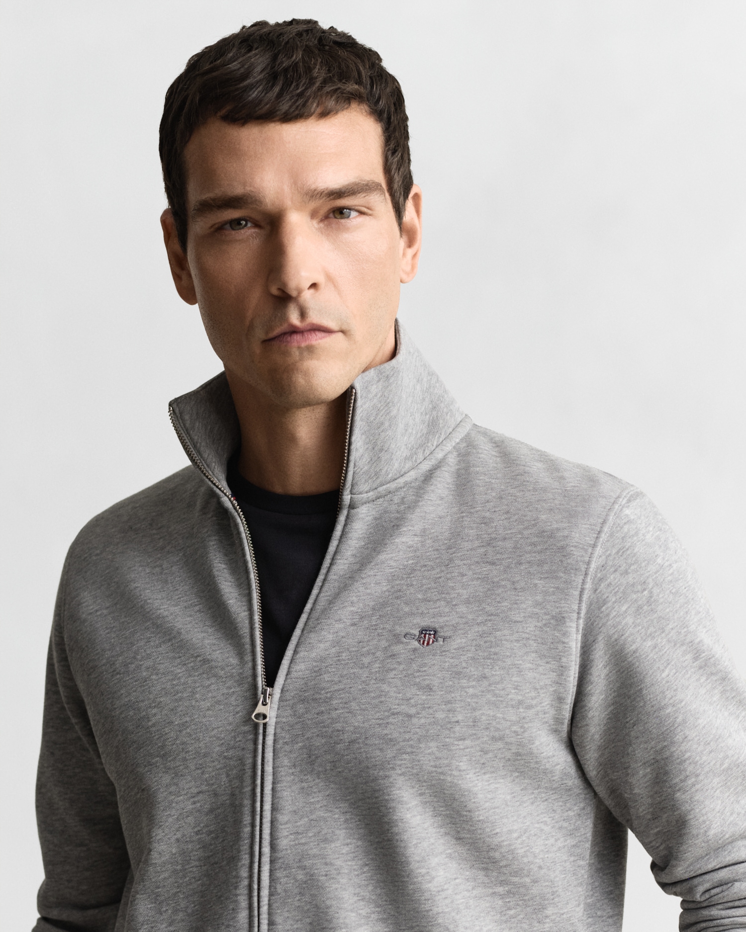 Gant Sweatjacke »REG SHIELD FULL ZIP SWEAT« mit Logostickerei auf der Brust