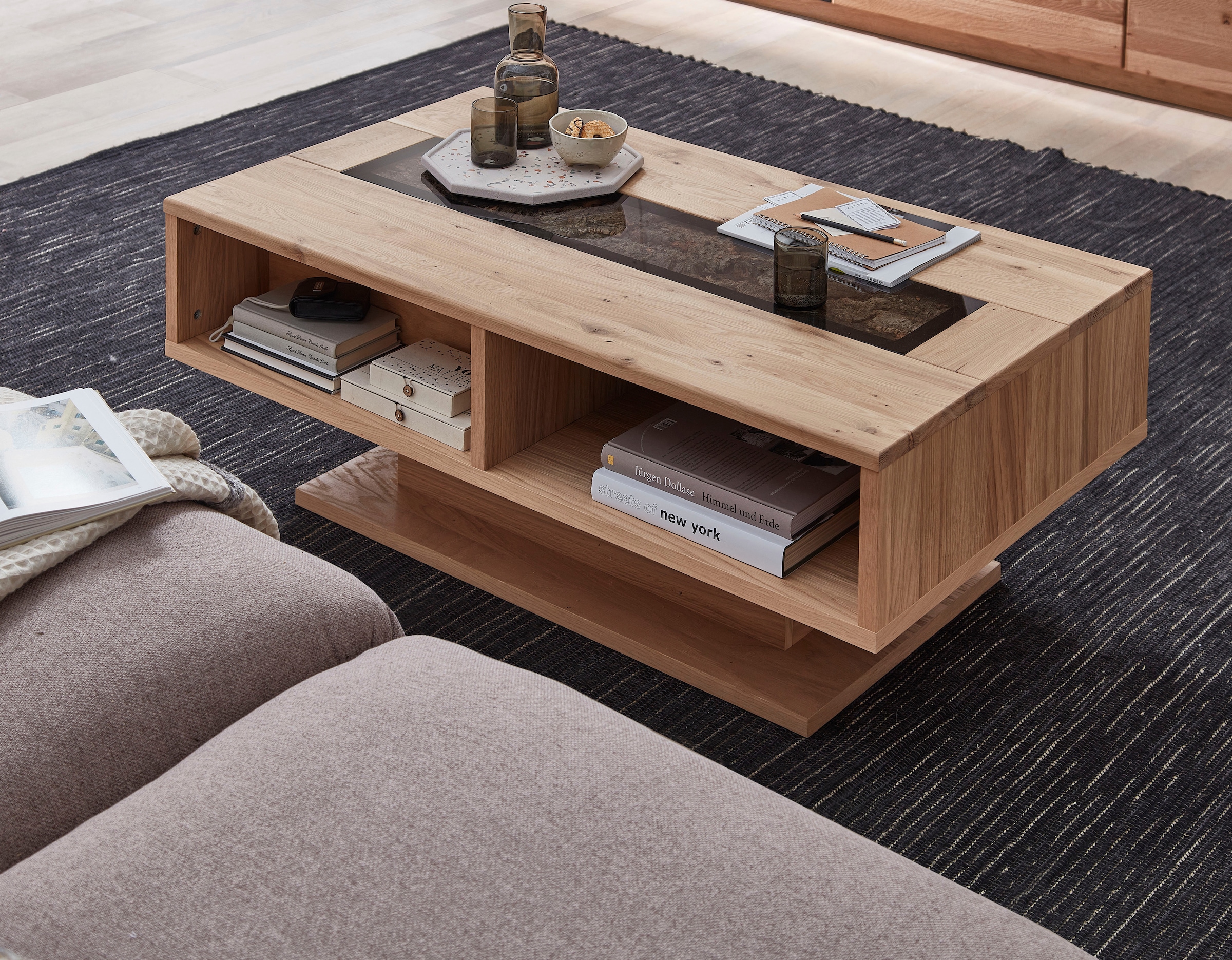 Innostyle Couchtisch »Donna Couchtisch, 115x43x65 (BxHxT)« 1 Stk. tlg. Massivholz, Absetzung Echtkork gerundet, 4 offene Fächer