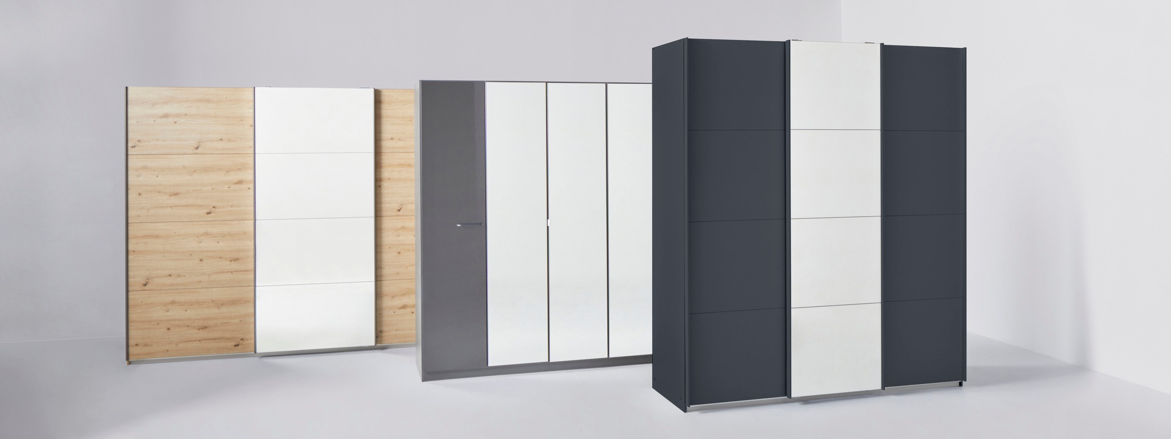 rauch Schwebetürenschrank Oteli inkl. Wäscheeinteilung mit 3 Innenschubladen sowie zusätzlichen Böden