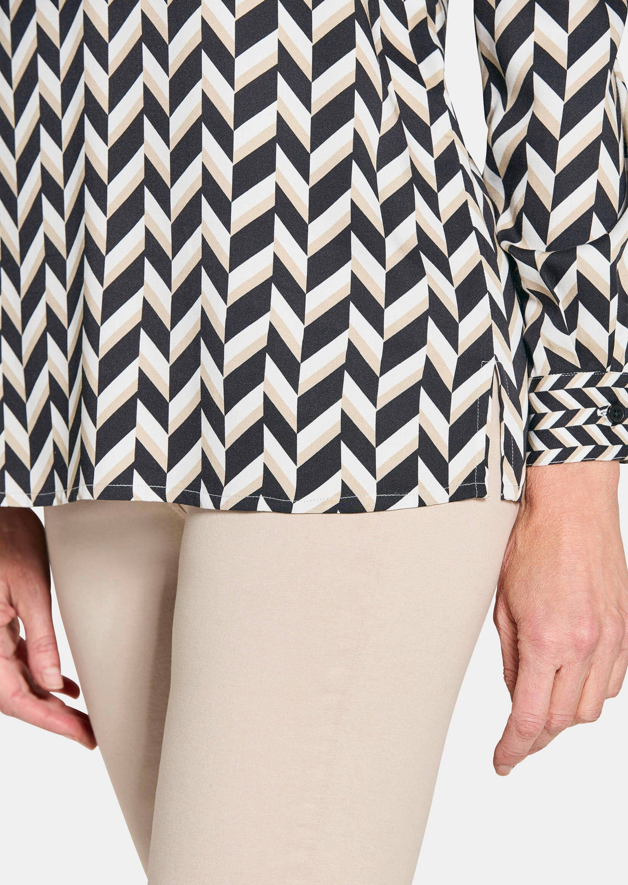 GOLDNER Schlupfbluse »Grafische Viskosebluse mit Rundhals« Seitennahtschlitze