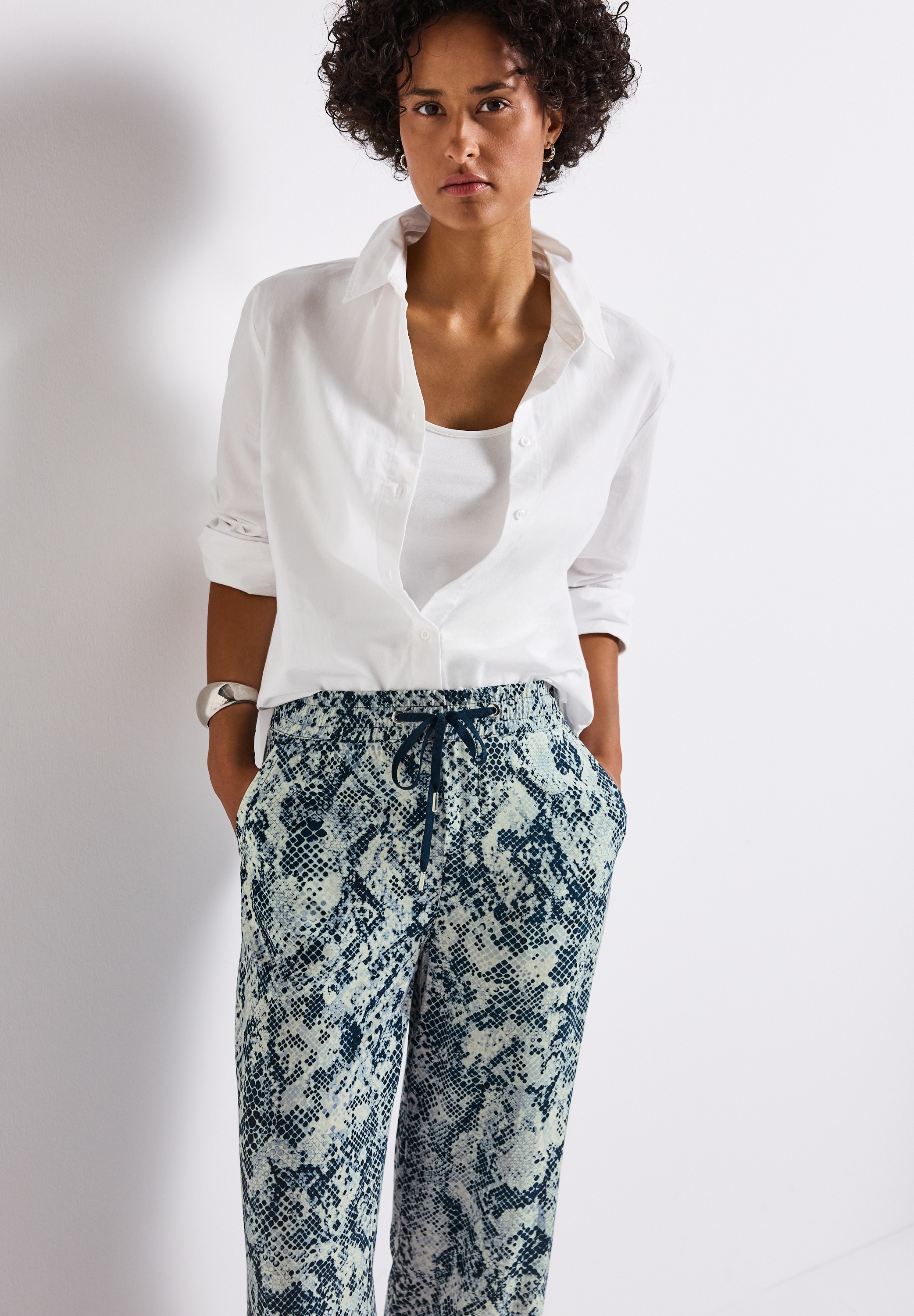 STREET ONE Stoffhose »Style Emee«, mit elastischem Bund und Tunnelzug, mit grafischem Muster