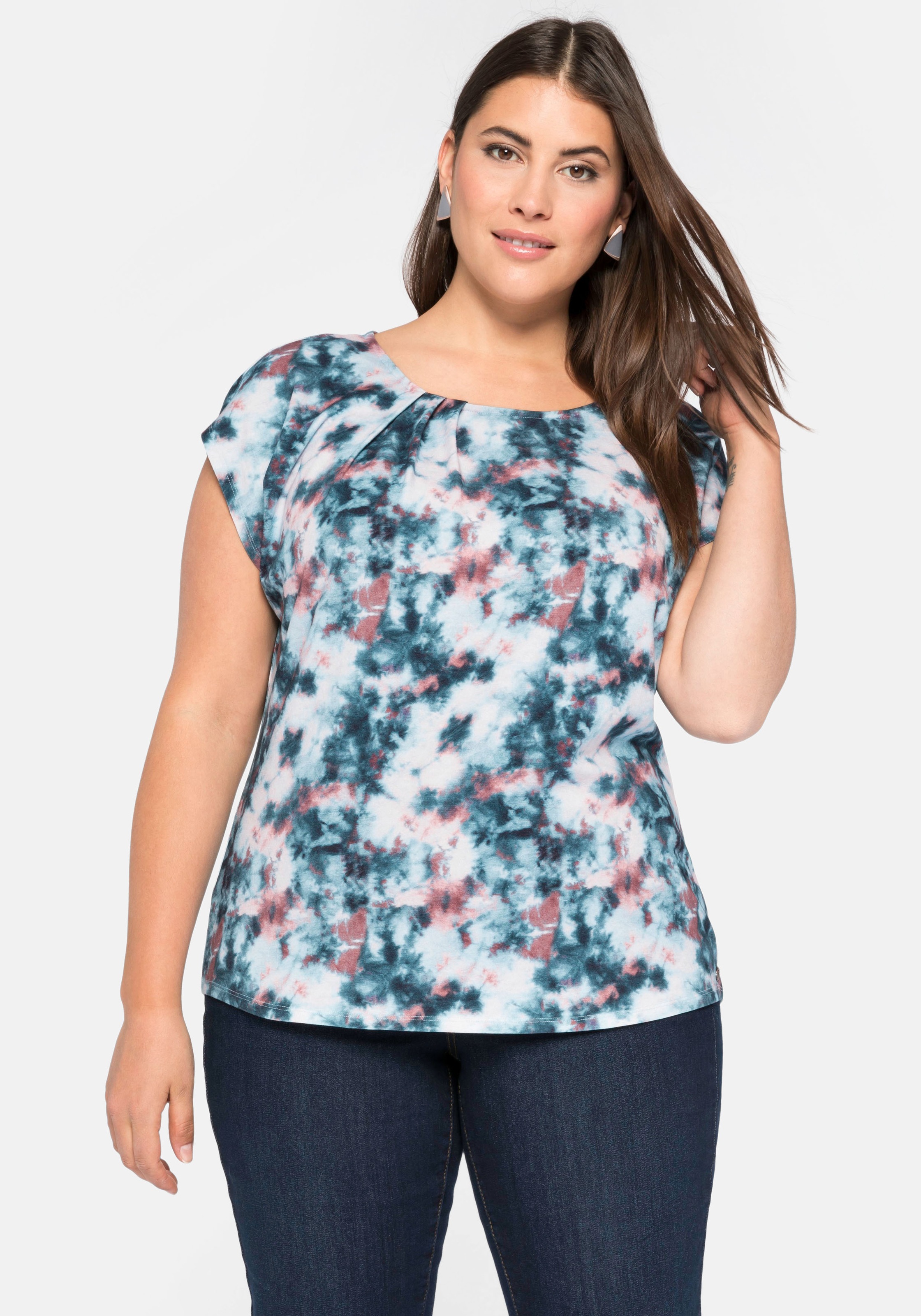 Sheego Rundhalsshirt, mit Alloverdruck im Batik-Look
