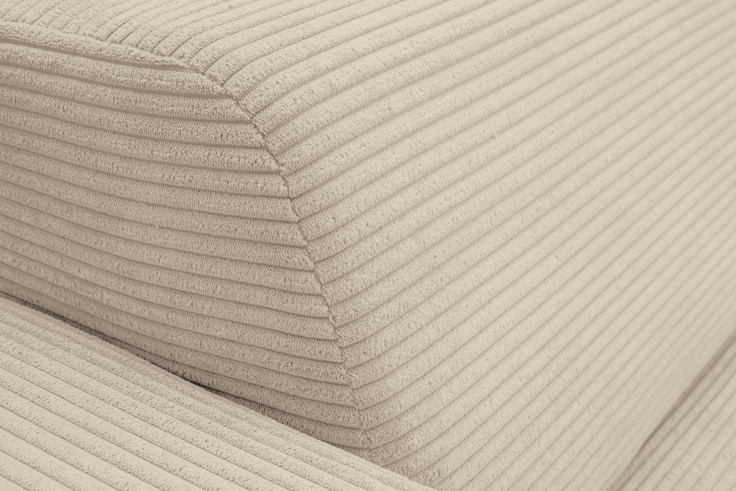 WERK2 Ecksofa »Zeus-M, tolles Sofa mit schönen Details, L-Form« Curvy Trend Garnitur, urbane Optik, komfortable Wellenunterfederung