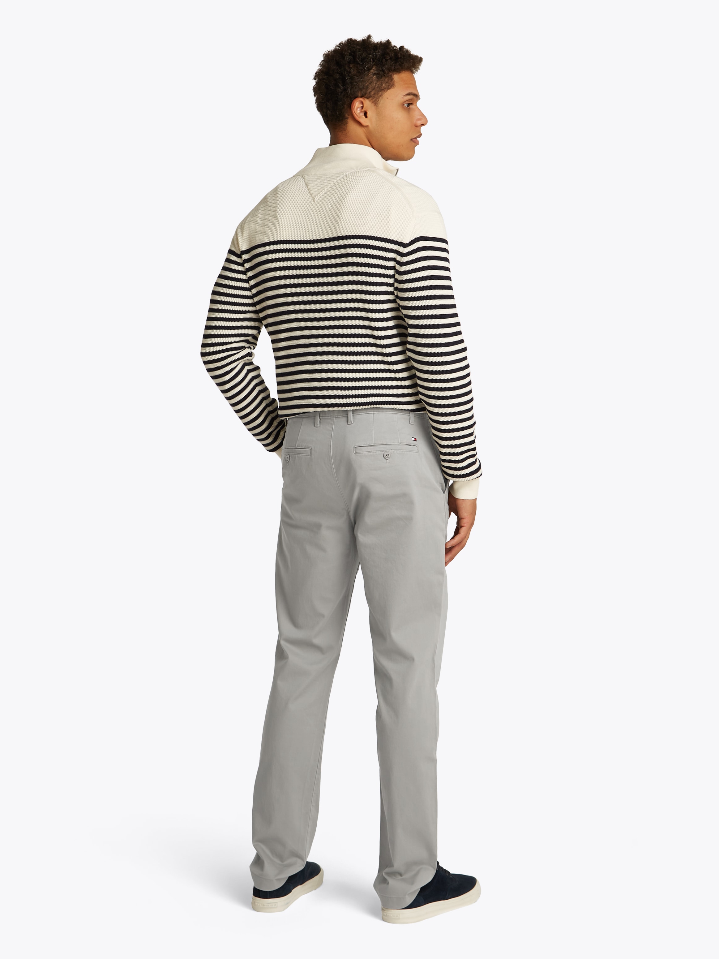 Tommy Hilfiger Chinohose »DENTON CHINO SATIN«, mit Gesäßtaschen mit Knopf, Logostickerei