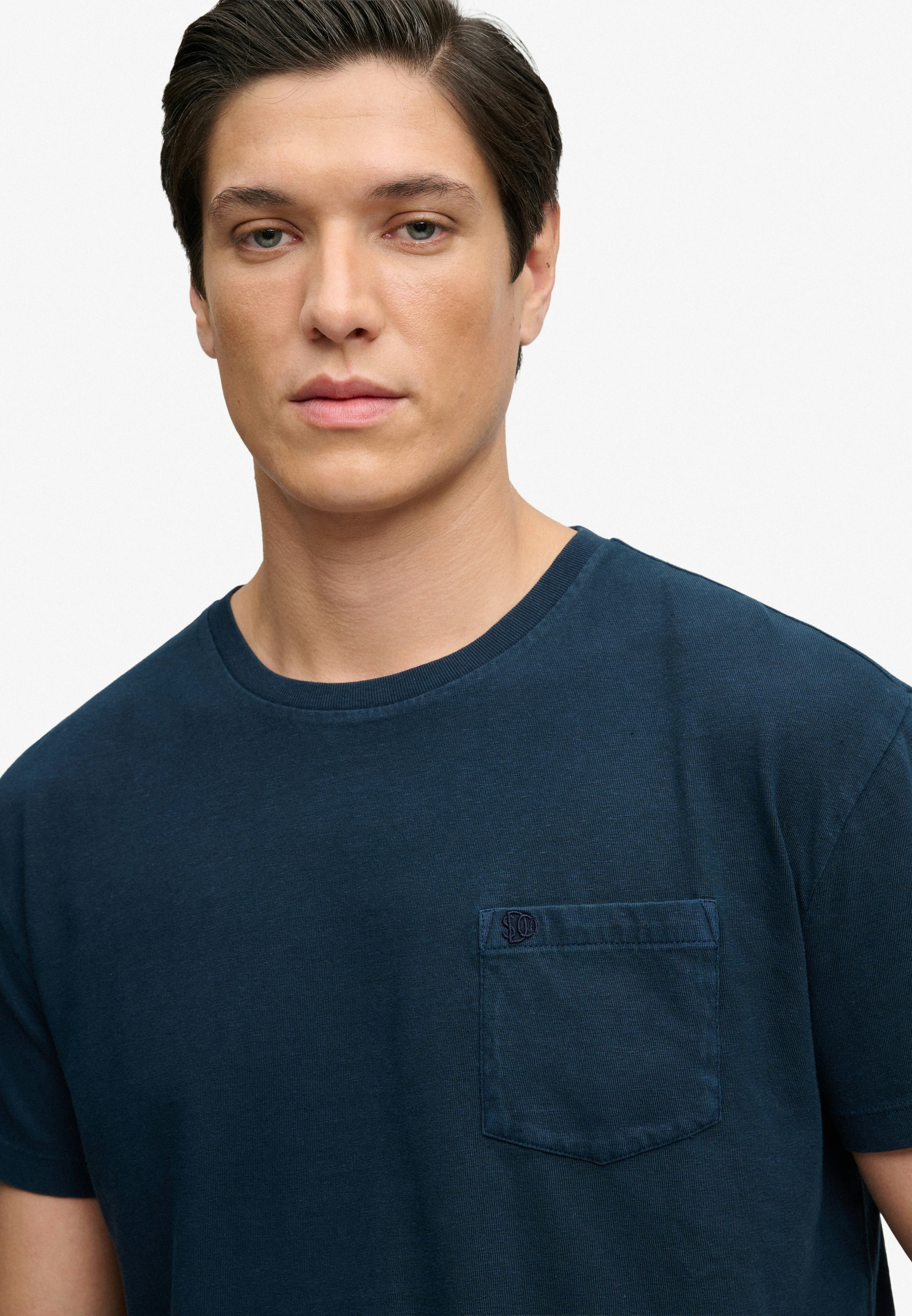 Superdry »COTTON CLASSIC LINEN PKT TEE« Baumwollmischung, relaxed fit aus luftig leichtem Baumwoll-Leinen-Mix