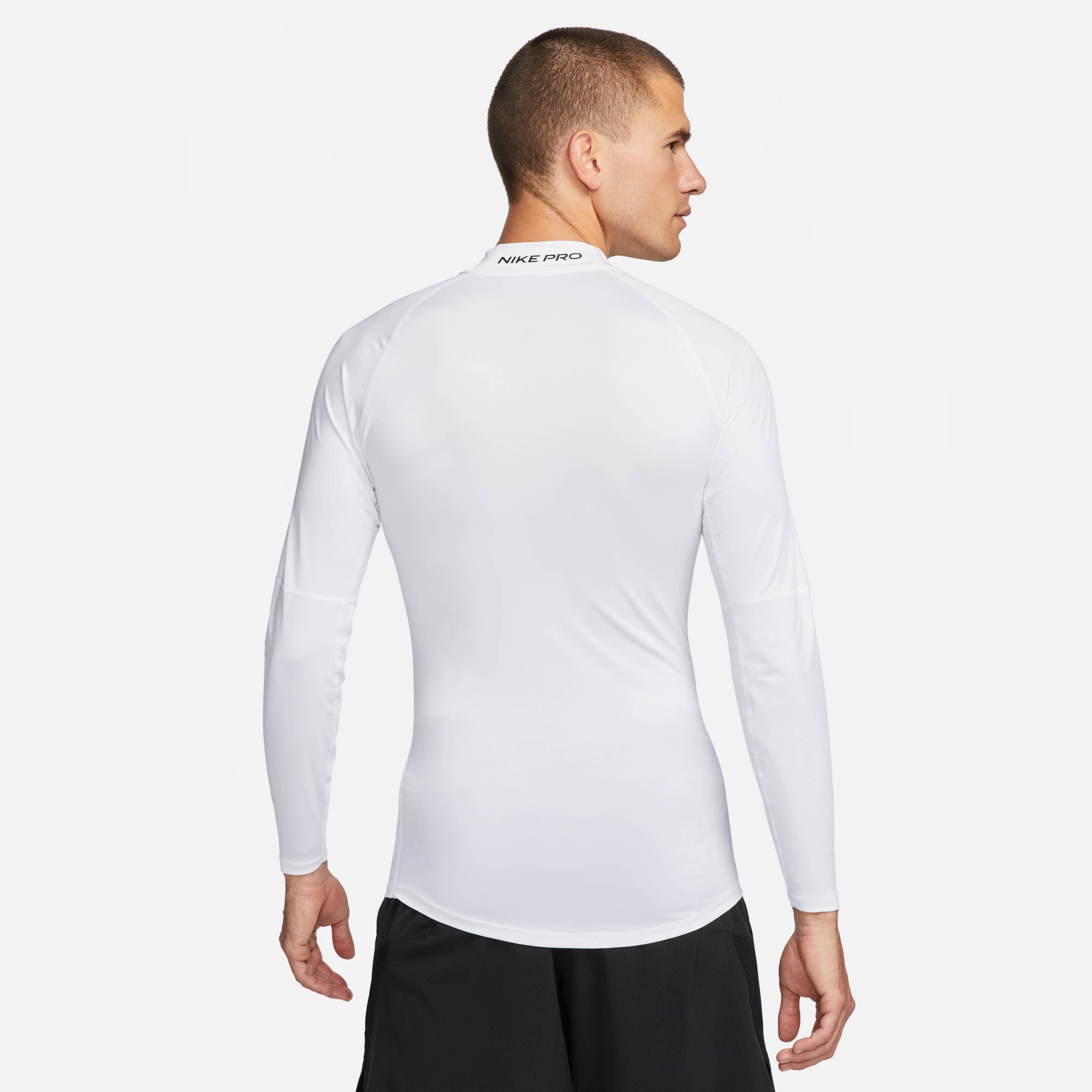 Nike Trainingsshirt »M NP DF TIGHT LS MOCK« schmal geschnitten, atmungsaktiv, schnell trocknend