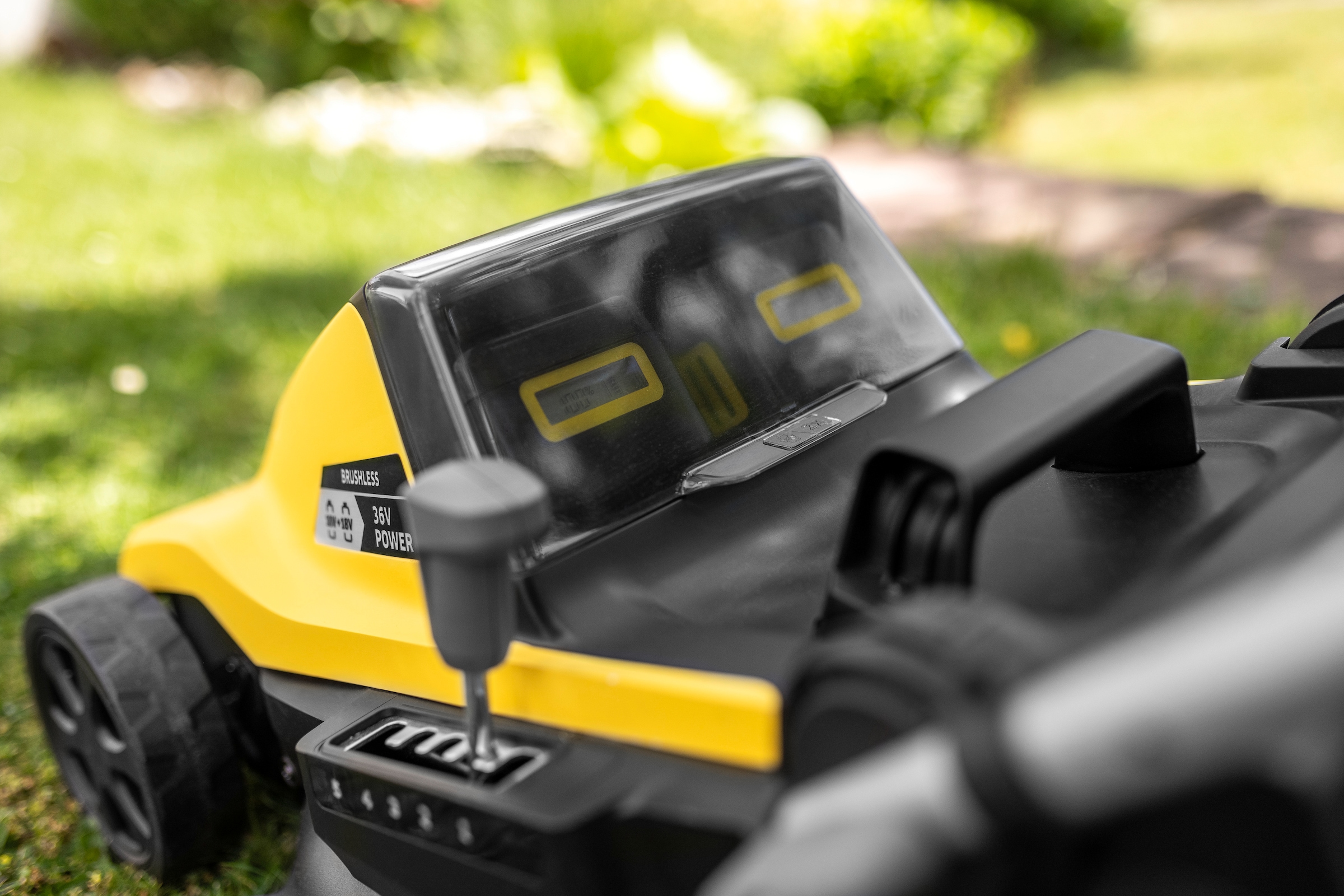KÄRCHER Akkurasenmäher »LMO 4-18 Dual Battery Set«, inkl. Akkus und Ladegerät