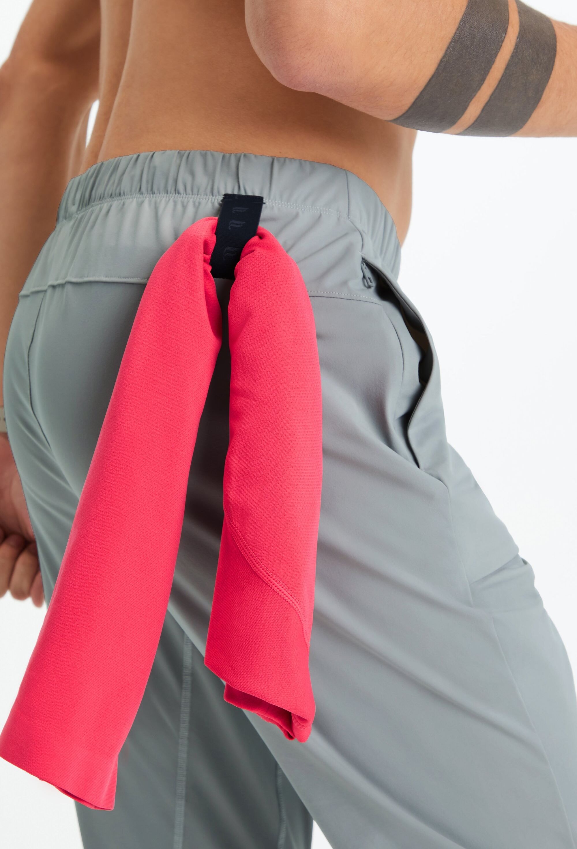 Fabletics Trainingshose »Fabletics Trainingshose The One Jogger«  aus Performance-Stoff und mit Reißverschlusstaschen