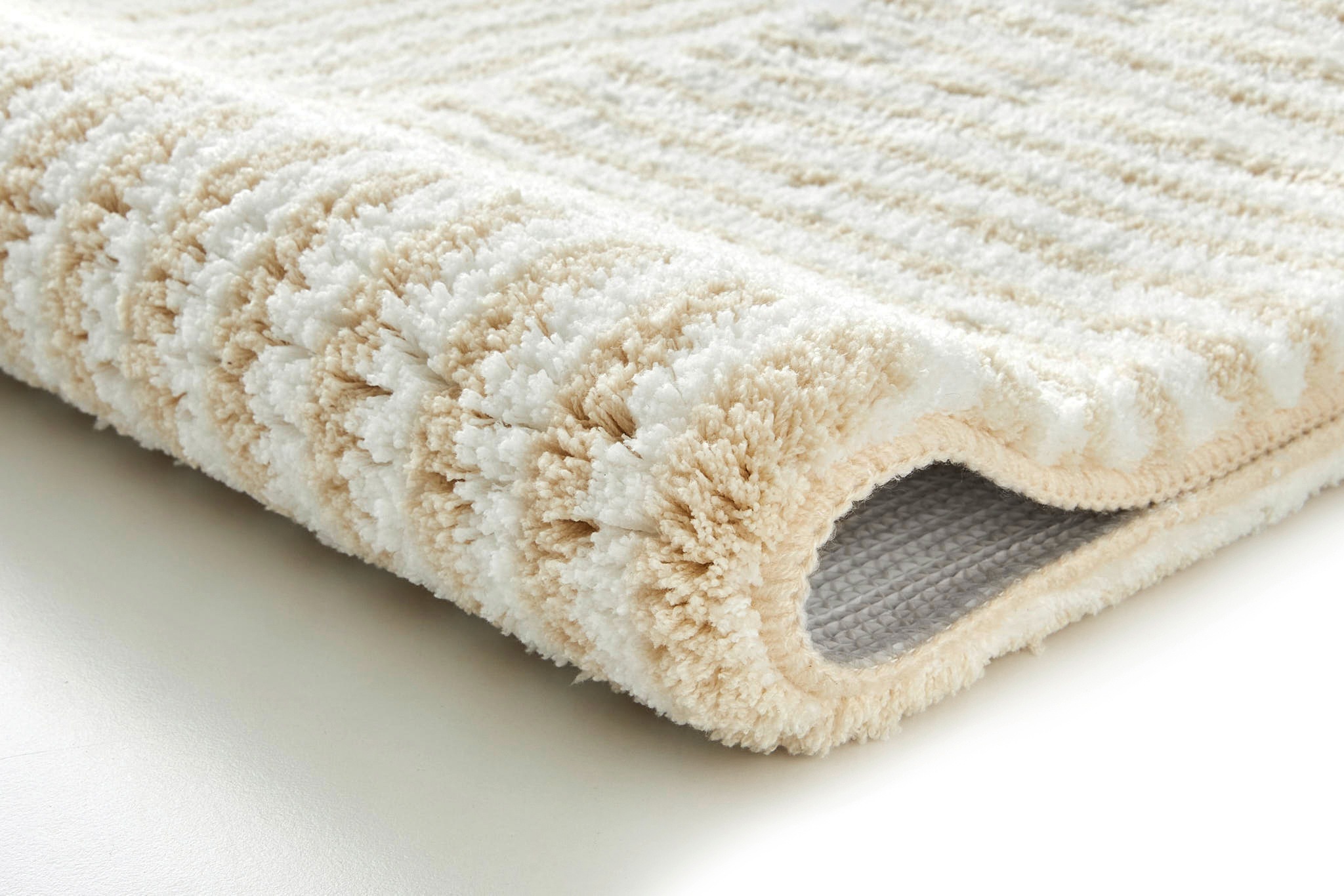 Kleine Wolke Badematte »Chelsea«, rutschhemmend beschichtet, fußbodenheizungsgeeignet, Badteppich, modernes Design, gestreift
