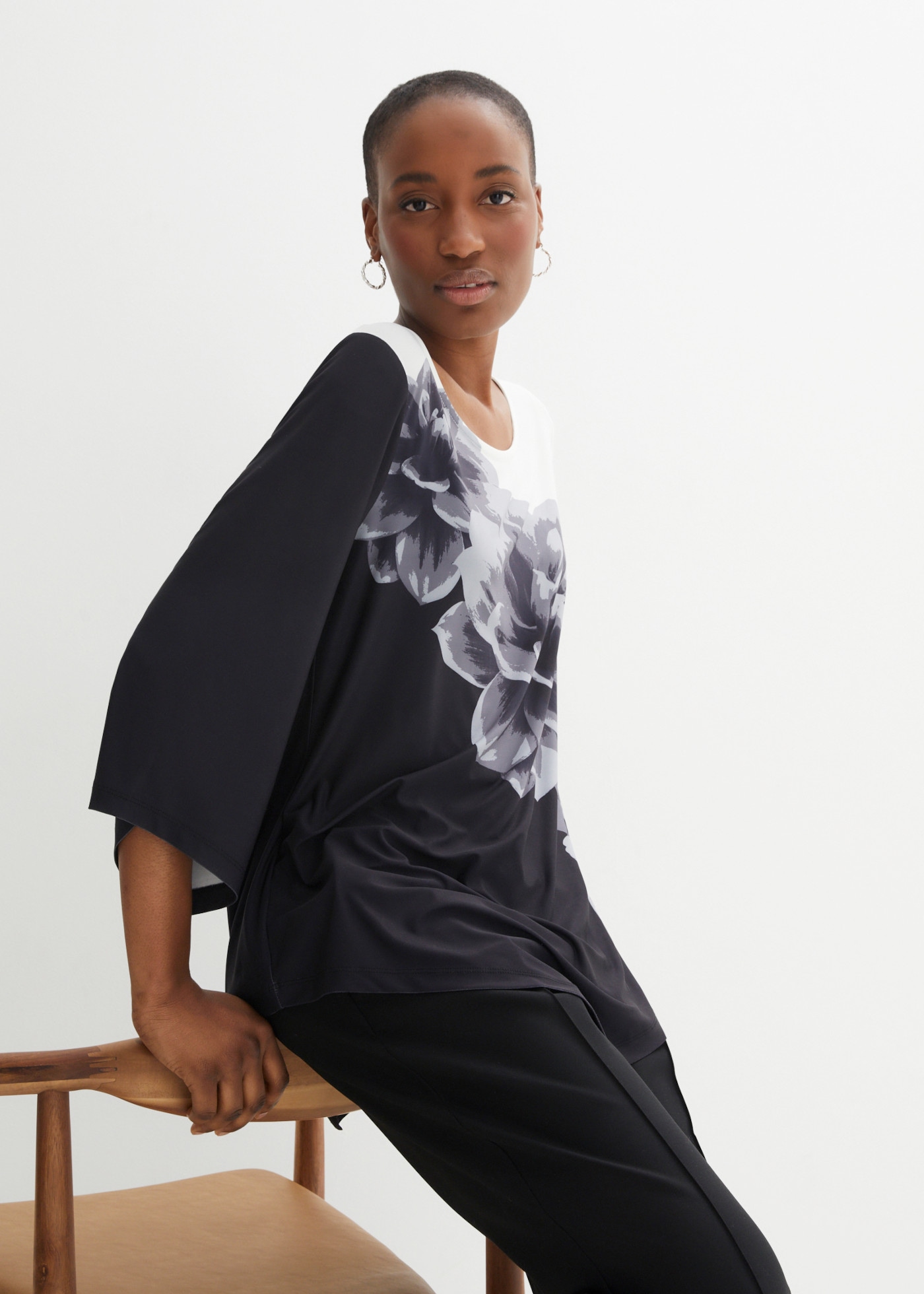 bonprix Tunikashirt loose fit, 3/4-Ärmel, mit spitz zulaufendem Saum, pflegeleicht