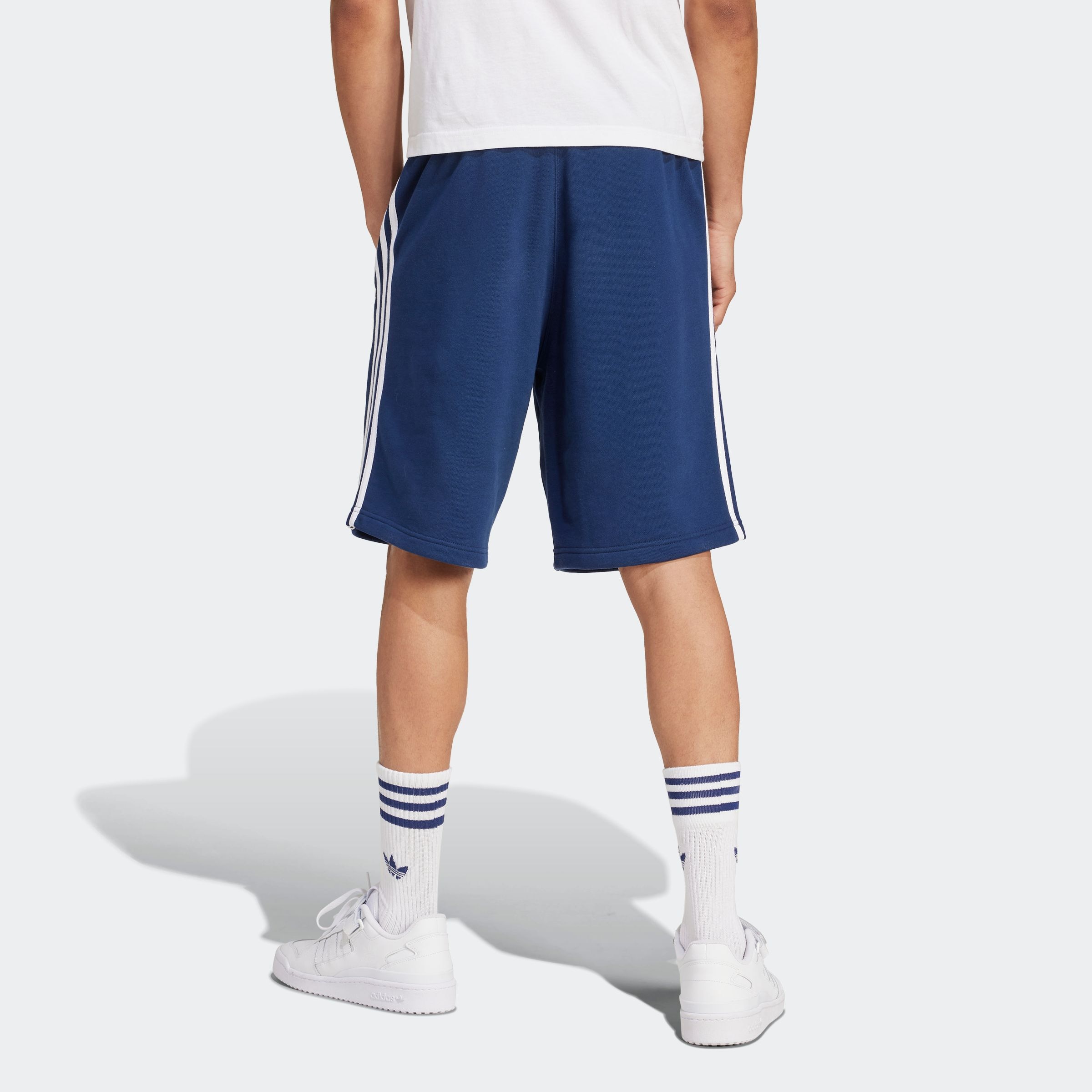 adidas Originals Shorts »3-STRIPE SHORT«, (1 tlg.), Drei Streifen Sweat Shorts aus weichem French-Terry Material