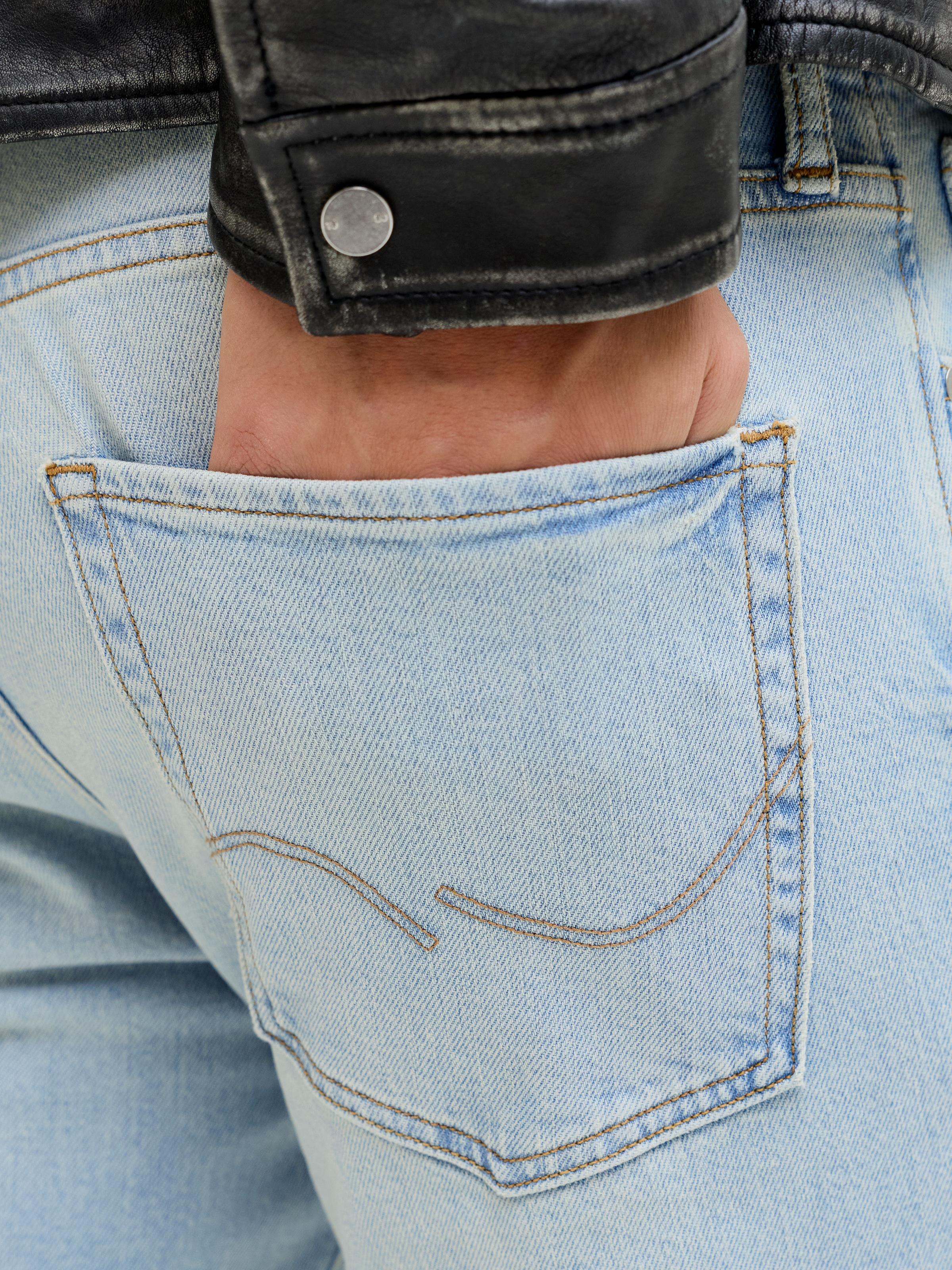 Jack & Jones Regular-fit-Jeans »JJICLARK im Used-Look, Stretchkomfort und niedrige Leibhöhe« Baumwollmischung, regular fit