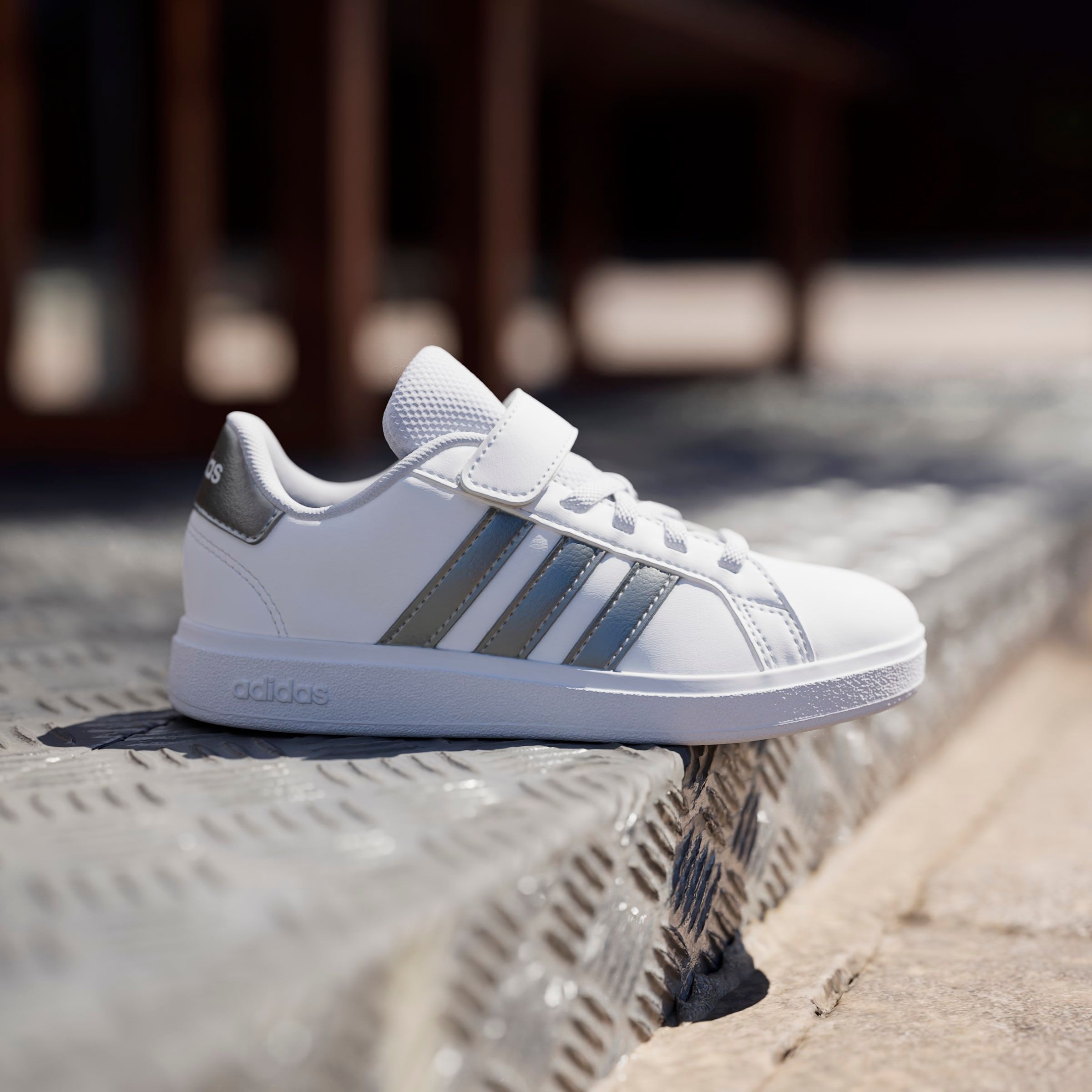 adidas Sportswear Sneaker »GRAND COURT 2.0 KIDS«, Design auf den Spuren des adidas Superstar