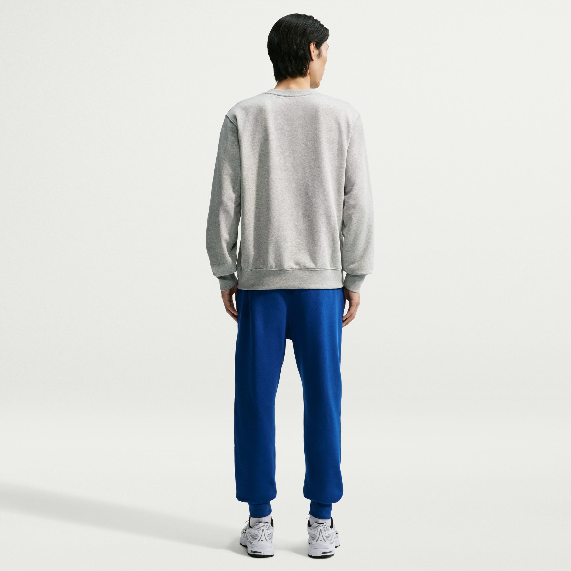Nike Sportswear Sporthose »M NK CLUB FT JOGGER«  mit Eingrifftaschen und Gesäßtasche mit Druckknopf
