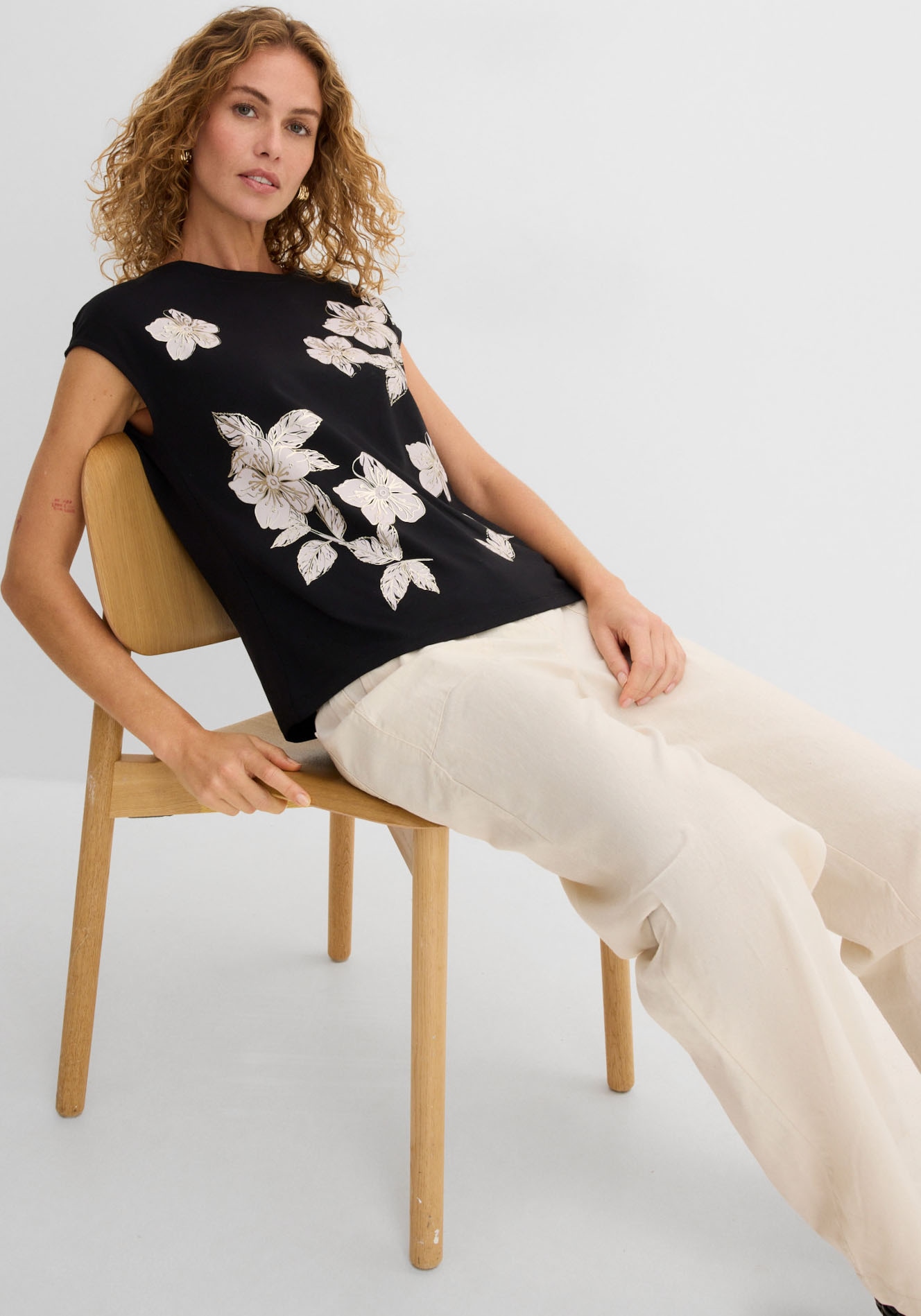 bonprix T-Shirt gerade Passform, Kurzarm, mit modischem Frontprint