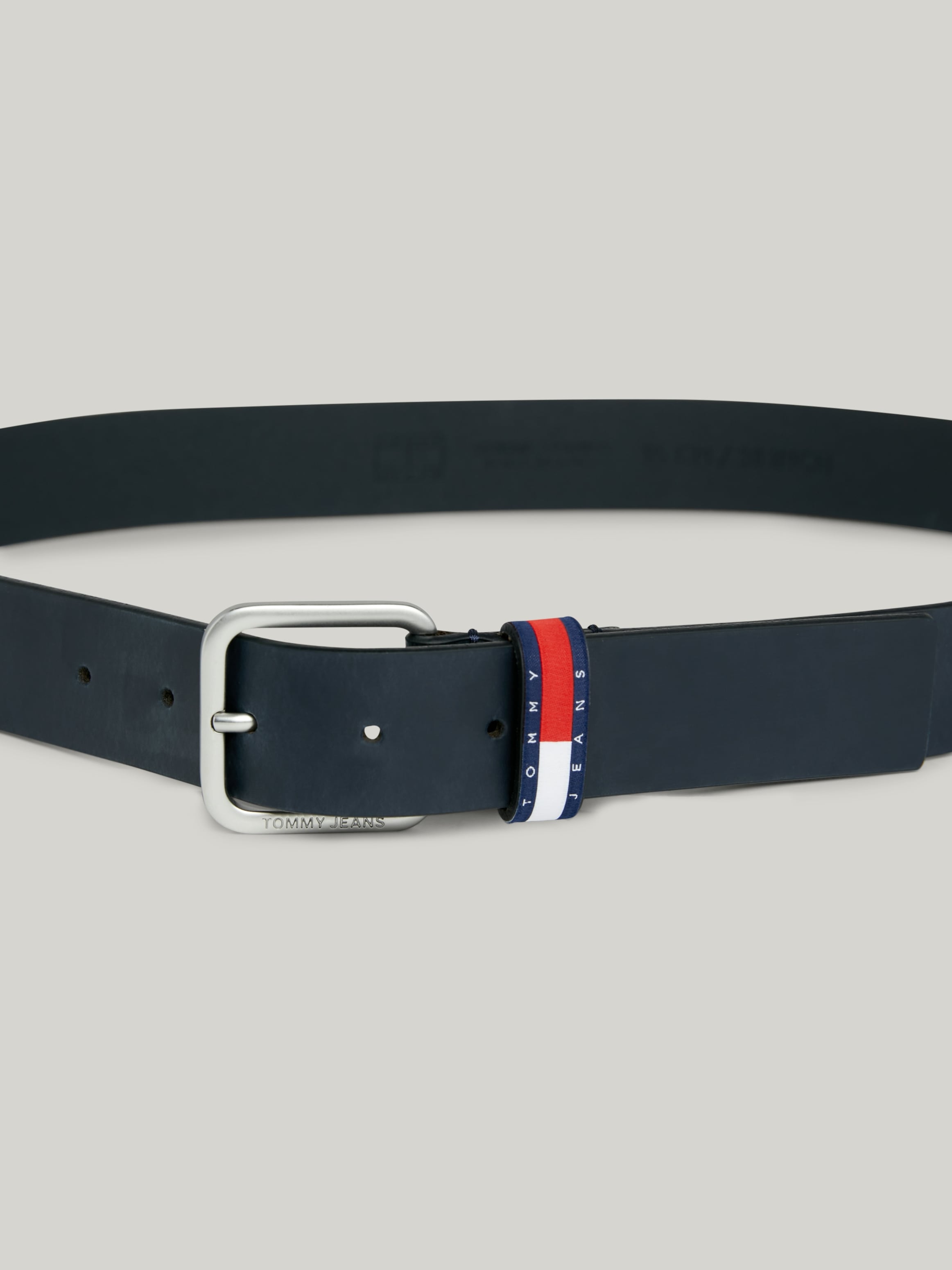 Tommy Jeans Ledergürtel »TJM RYAN 3.5«, Schlaufe mit Tommy Jeans-Badge