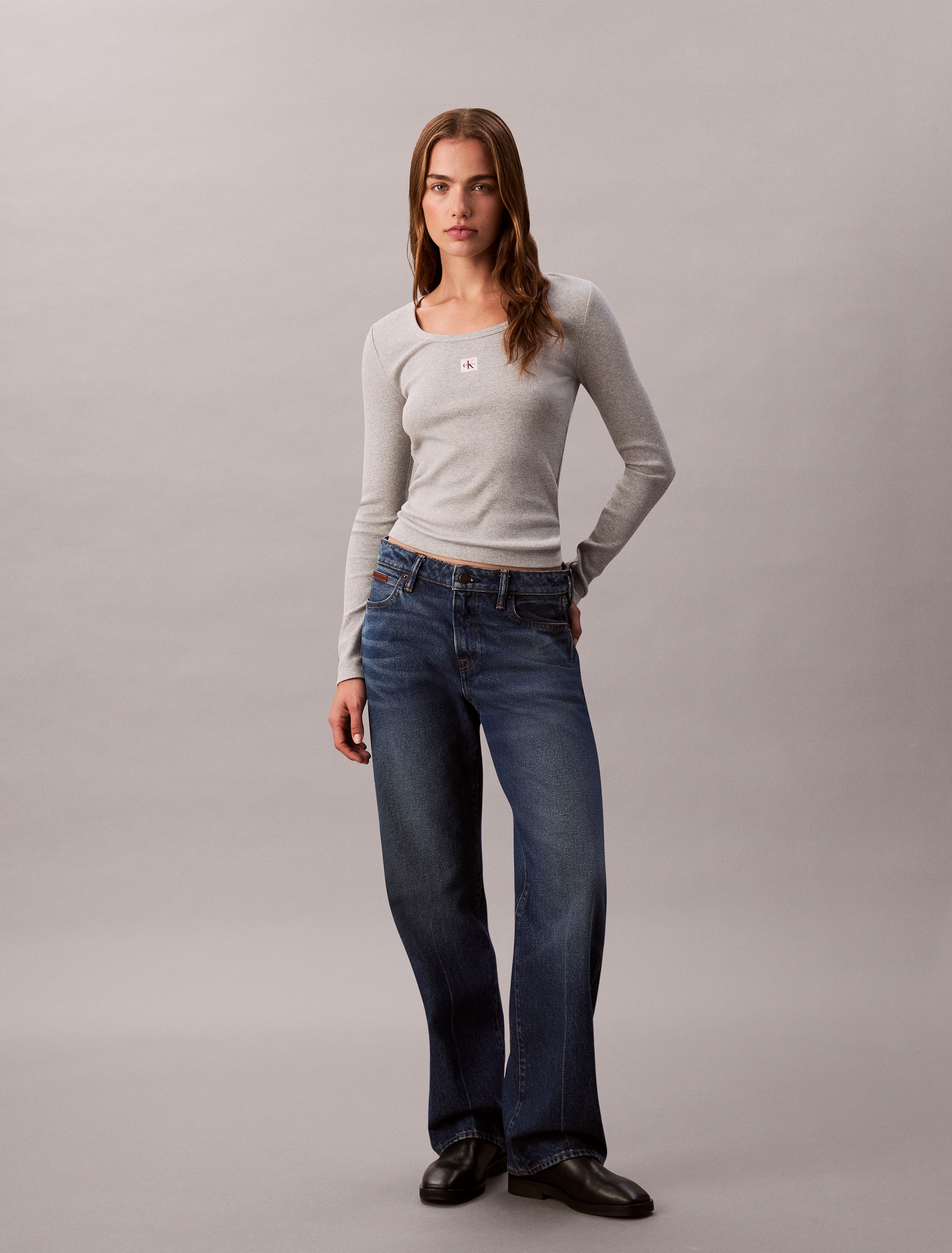 Calvin Klein Jeans Langarmshirt »LS WOVEN LABEL 2X2 RIB SCOOP NEC«, Mit Rundhalsausschnitt, regular fit