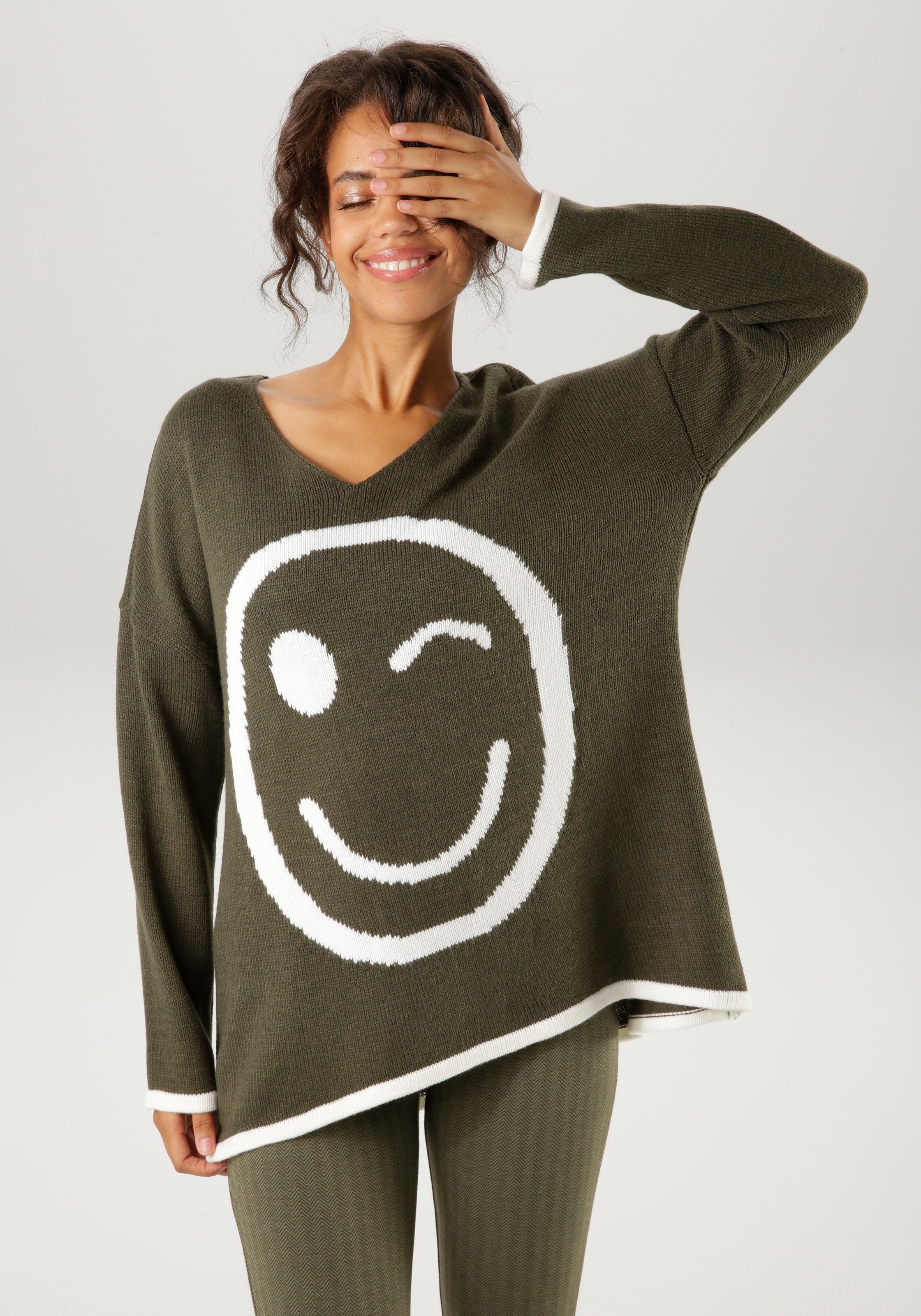 Aniston CASUAL Strickpullover, mit eingestricktem Smiley