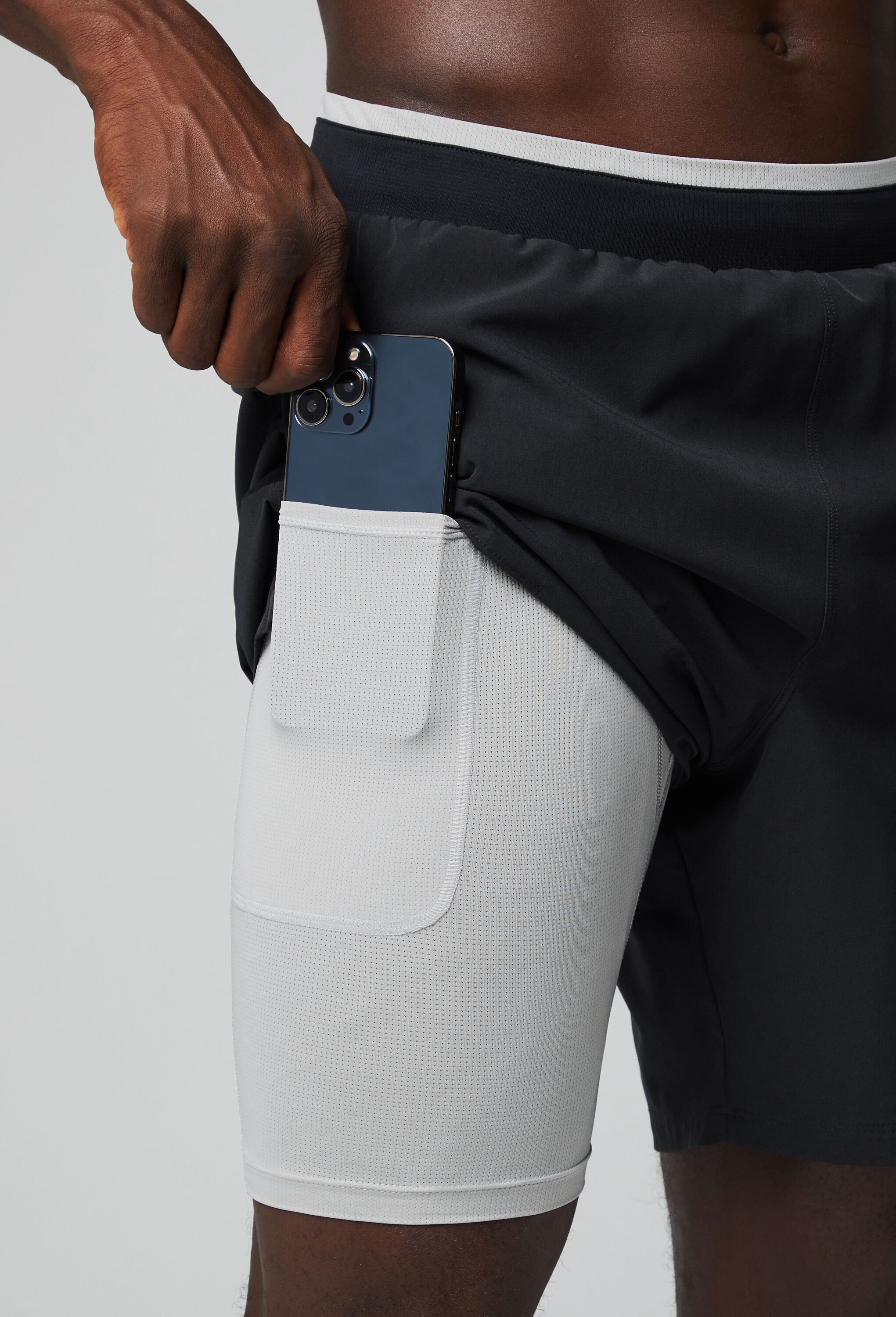 Fabletics Outdoorhose »Fabletics Shorts The Fundamental Short 18cm«  mit Reißverschlusstaschen