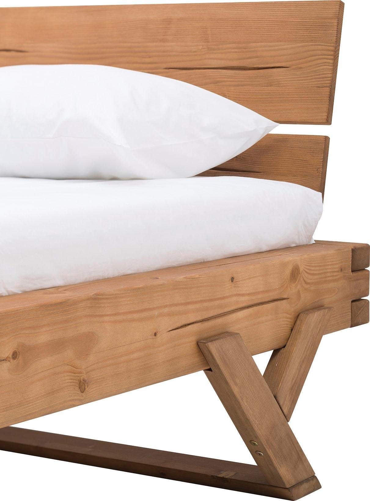 SalesFever Massivholzbett »Eik: Elegantes Bett aus Massivholz« Tradition trifft Moderne: Unikates Balkenbett mit Y-Füßen