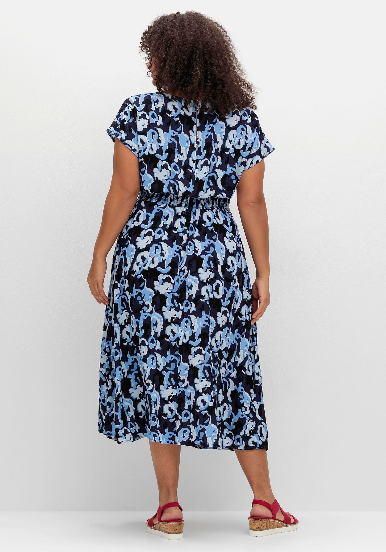 Sheego Druckkleid »Kleid mit Minimalprint und Smokbund«