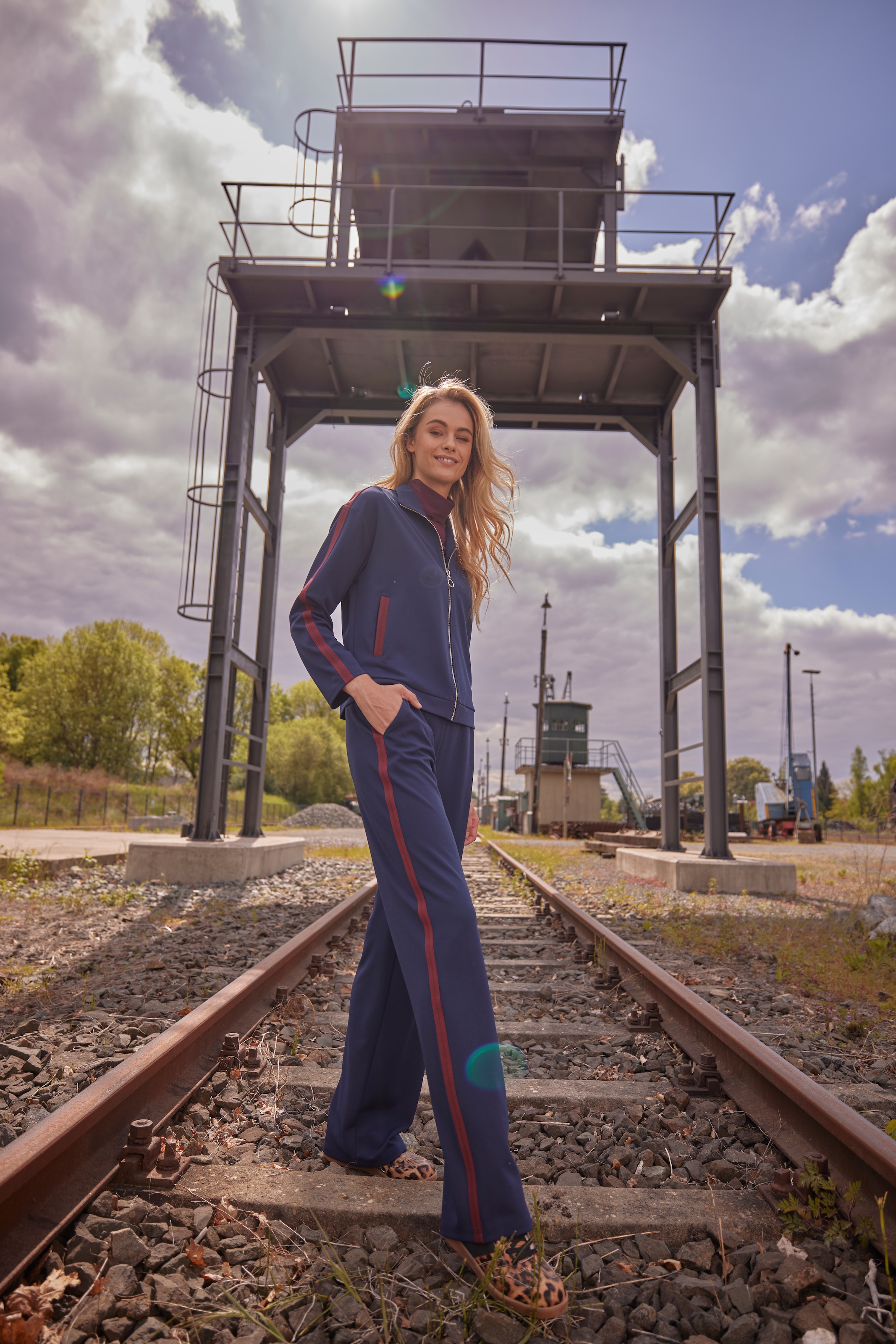 Aniston CASUAL Kurzjacke, mit Tapes an den Eingrifftaschen und langen Ärmeln - NEUE KOLLEKTION