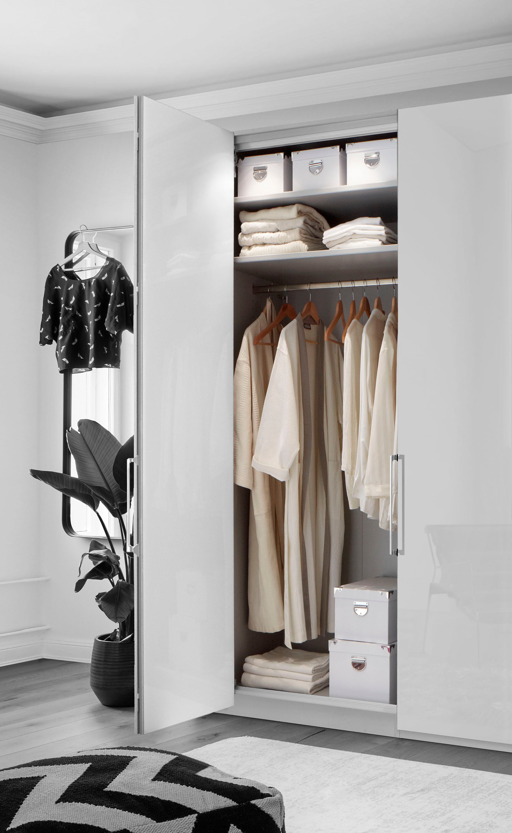 WIEMANN Falttürenschrank »Monaco« mit Glasfront sowie hochwertigen Beschlägen