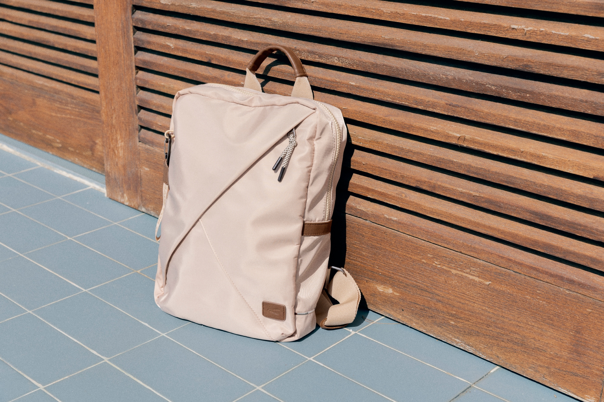 camel active Shopper »Aurum« aus recyceltem Polyester in Nylonstruktur, leicht & mit feinen Details