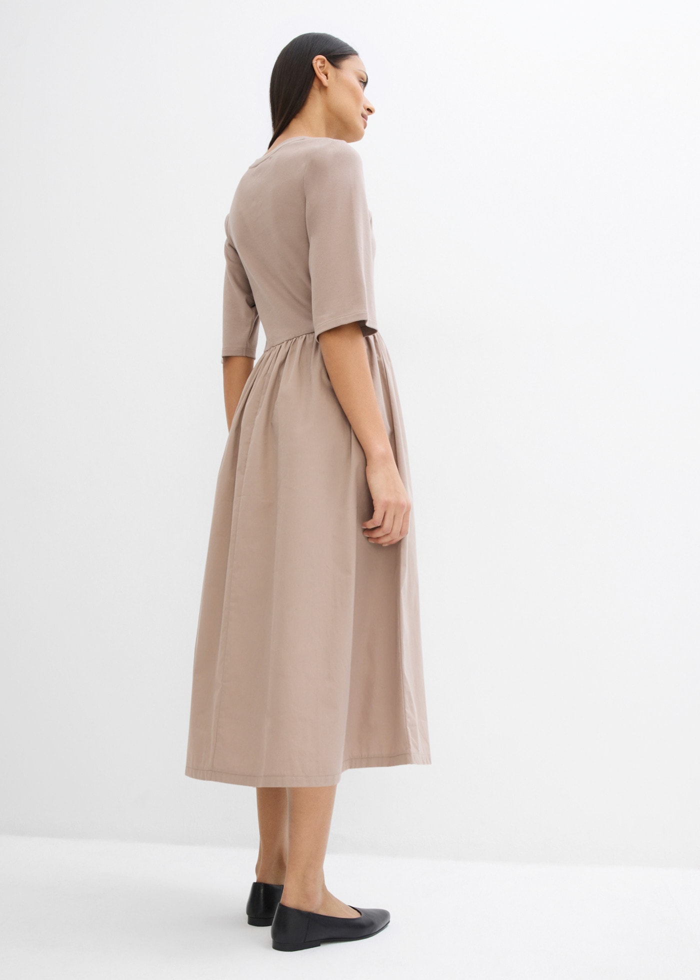 bonprix Midikleid aus Baumwolle, A-Linien-Passform, Kurzarm-Design, Midilänge