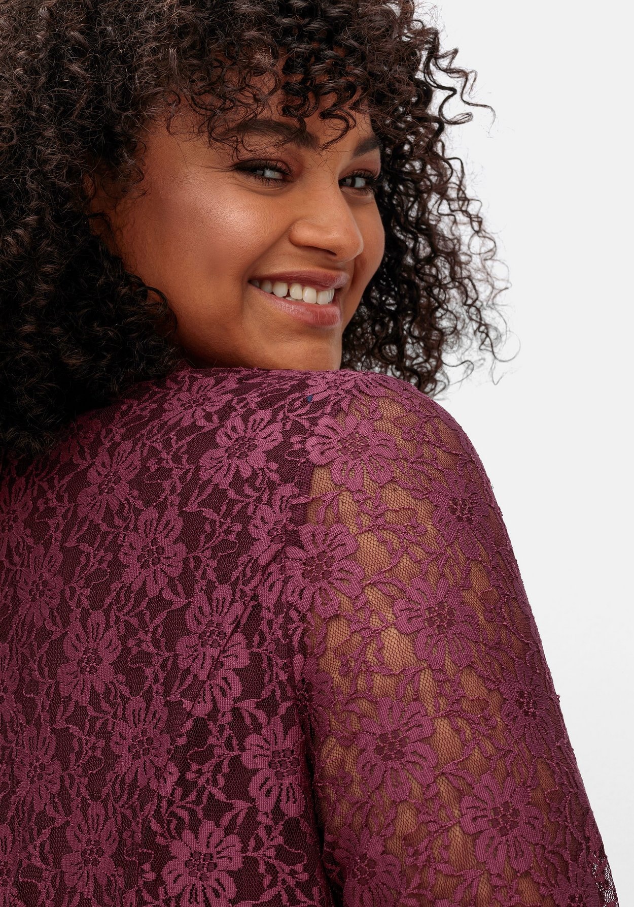 Sheego Abendkleid »Abendkleid mit Spitzenoberteil und Chiffonrock«, mit Spitzenoberteil und Chiffonrock