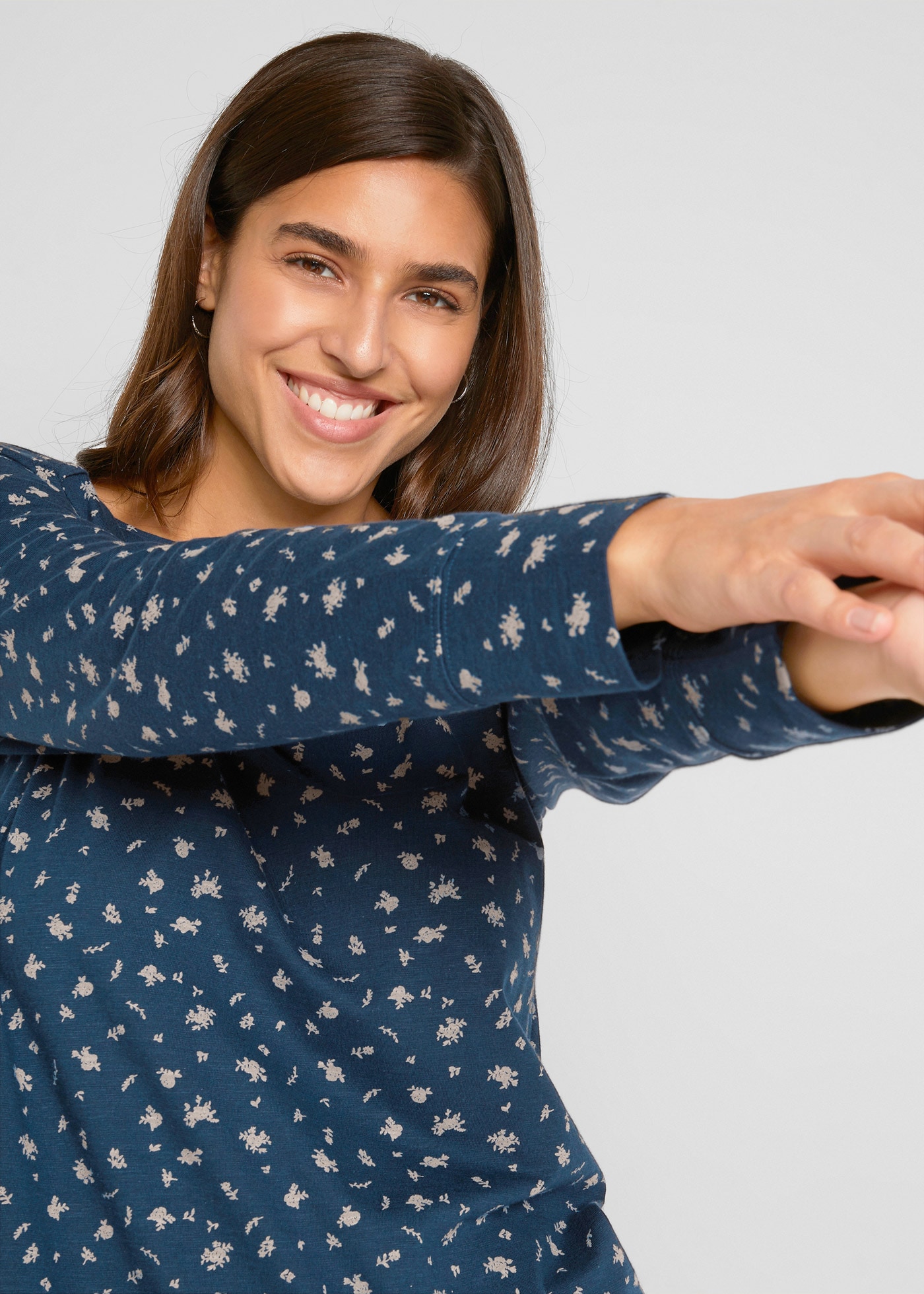 bonprix Langarmshirt »Langarmshirt, bedruckt« mit All-Over Print und eckigem Ausschnitt