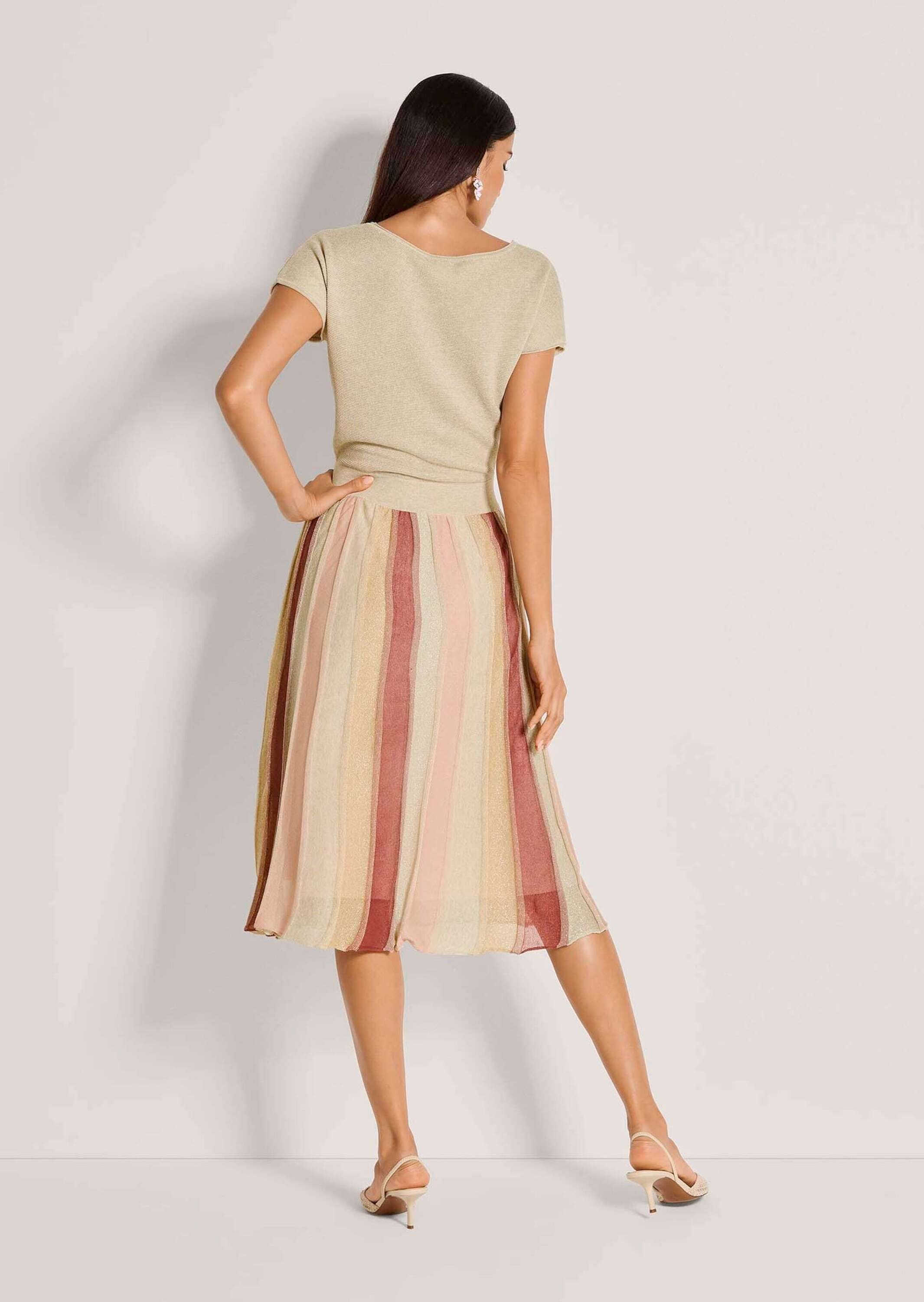 MADELEINE Strickkleid »Strickkleid Midi-Kleid mit kurzem Arm, schwingender Rock« Überschnittene Schultern