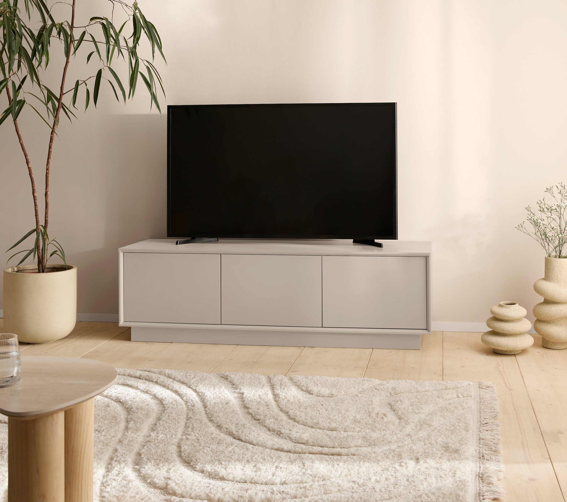 homsy by Ana Johnson TV-Schrank »Storvia« seidenmatte Lackierung, geräuschlose Soft-Close-Schubladen, B 140 cm