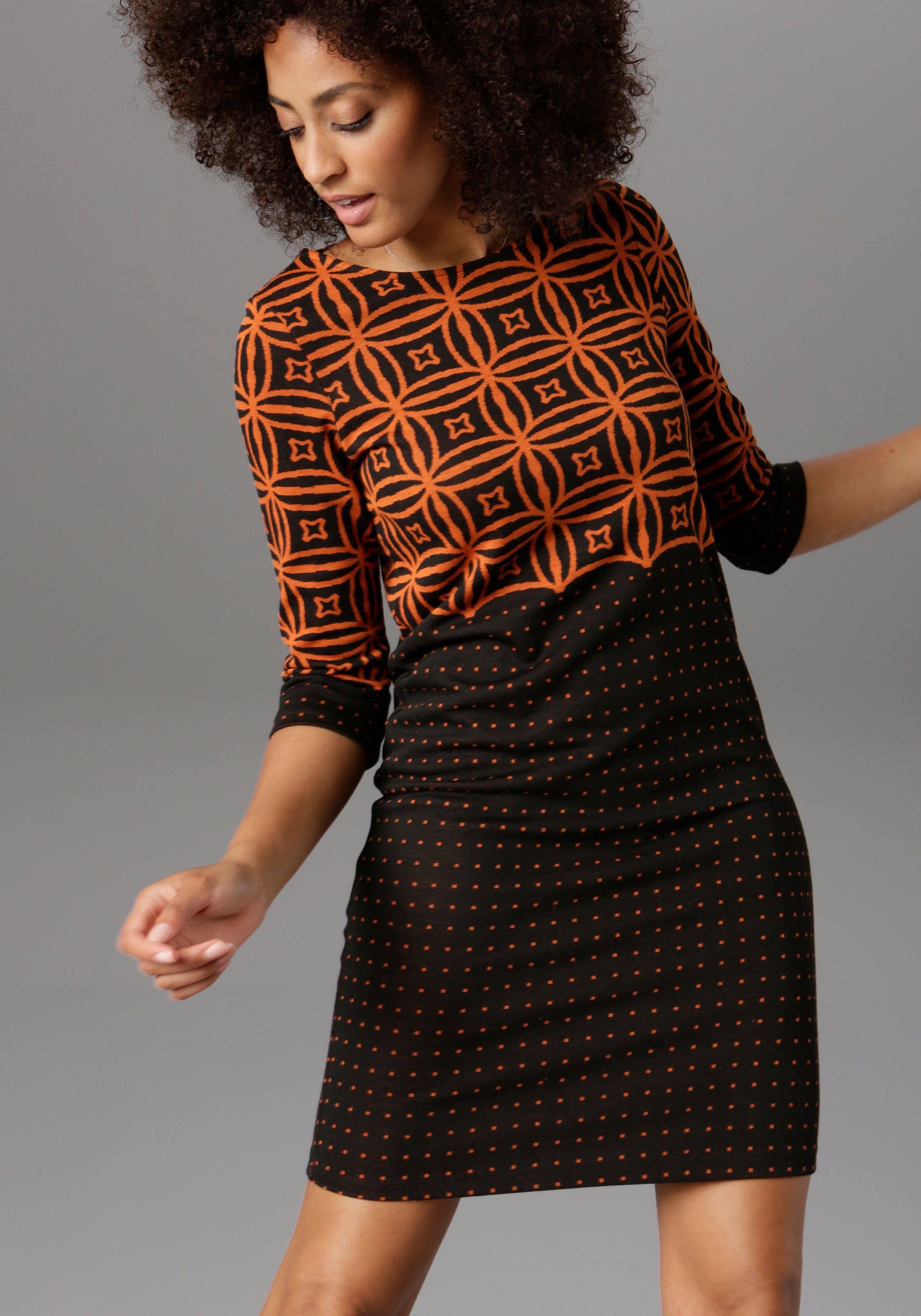 Aniston SELECTED Jerseykleid, im modernen Muster- und Punkte-Design