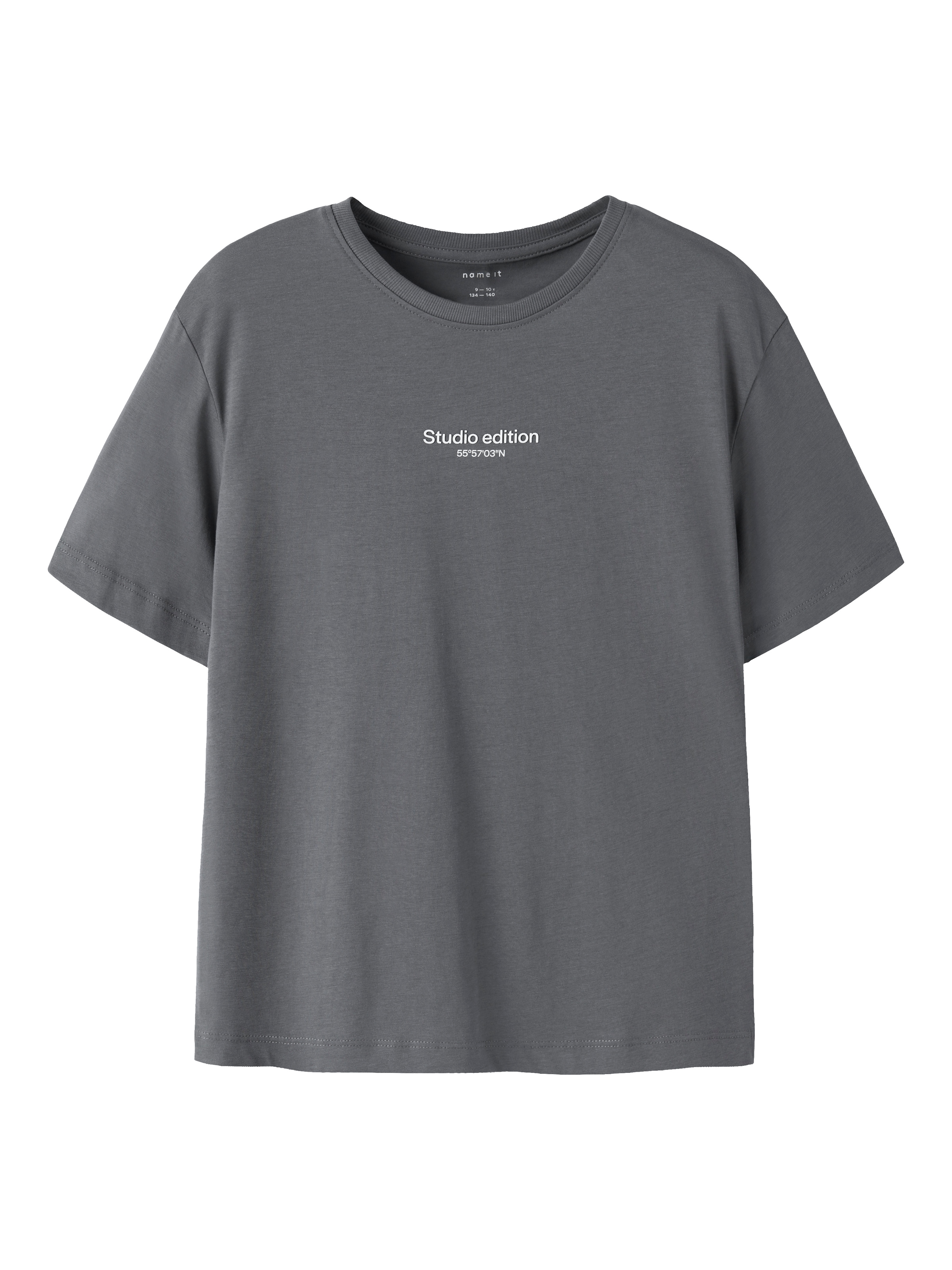 Name It T-Shirt »NKMBRODY SS NREG TOP NOOS« mit dezentem 3D-Frontmotiv