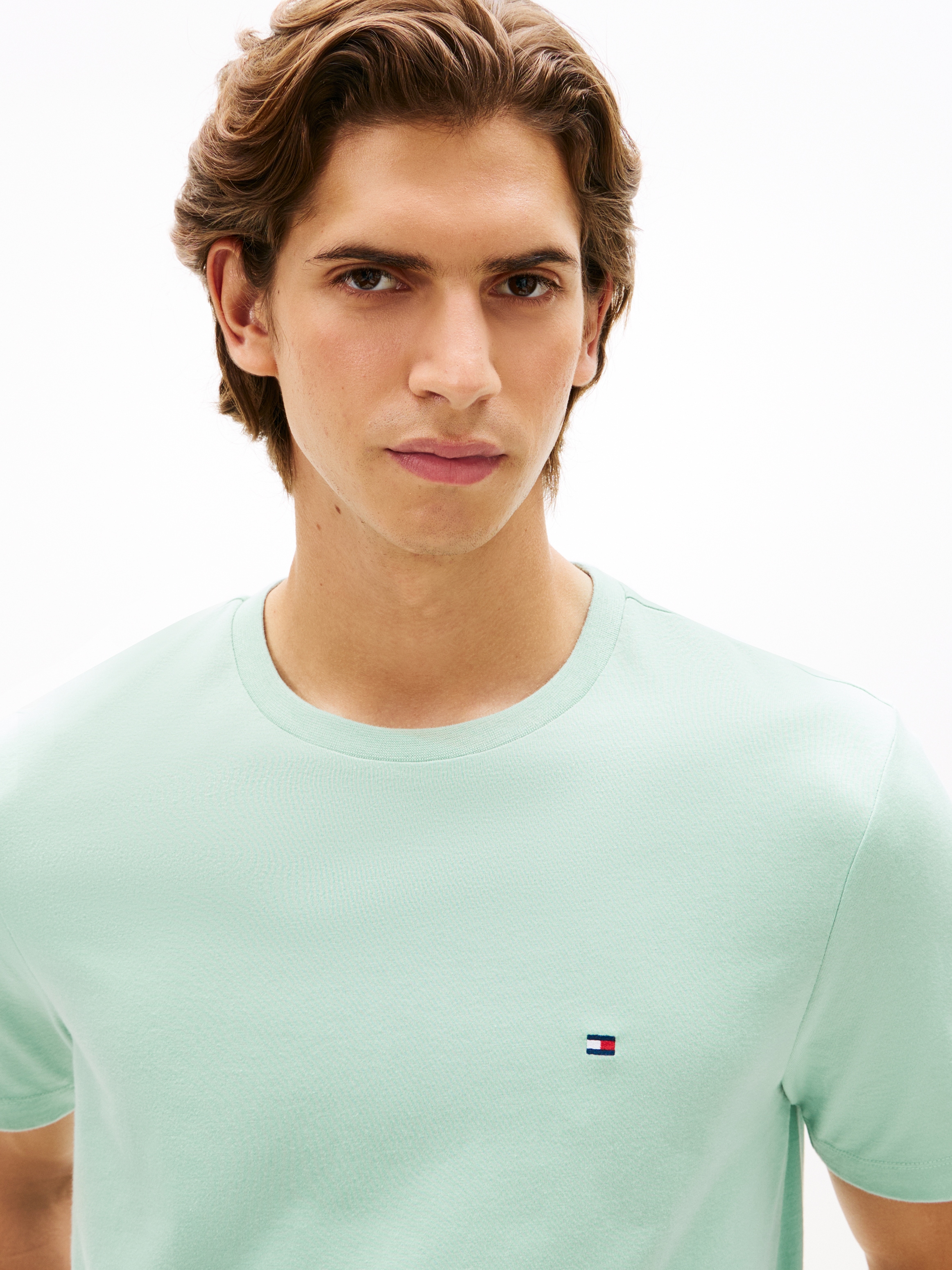 Tommy Hilfiger T-Shirt »ESSENTIAL REGULAR FIT SOLID  mit Stickerei« unifarben, casual, Baumwolle, Rundhals