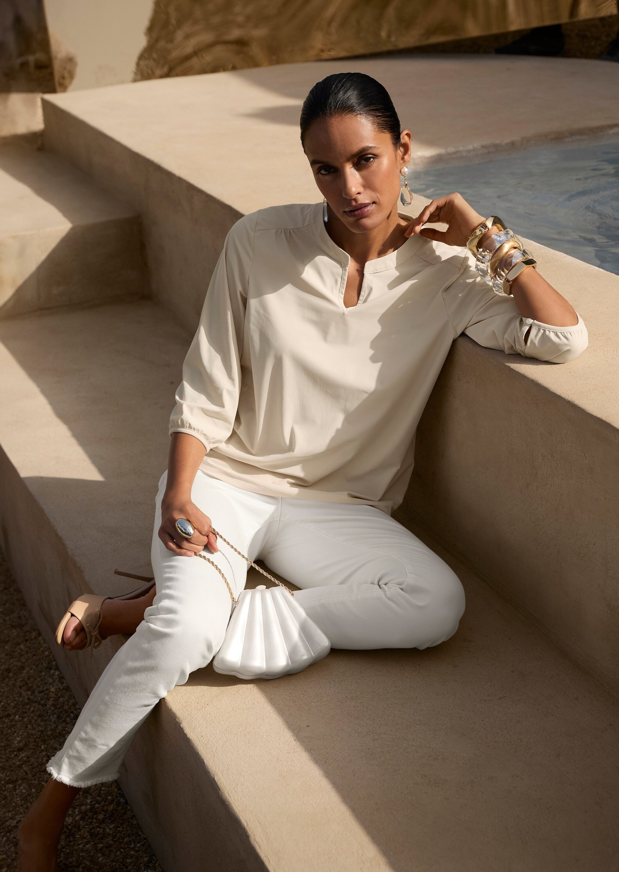 MADELEINE Kurzarmbluse »Jerseybluse Elegante Schlupfbluse mit V-Ausschnitt« Bluse mit Rundhalsausschnitt und kleinem V-Ausschnitt