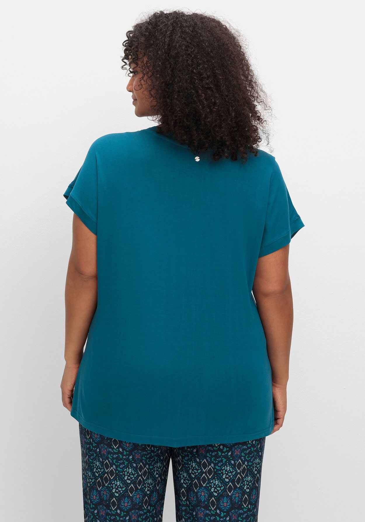 Sheego T-Shirt »Shirt mit V-Ausschnitt und Zierpaspel vorn«, mit V-Ausschnitt und Zierpaspel vorn