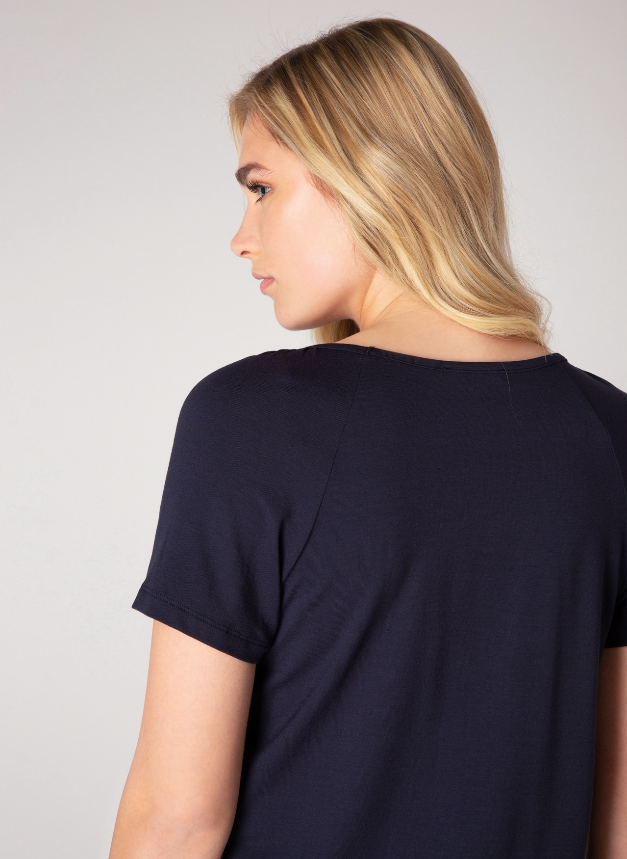 Base Level T-Shirt »Yona«, mit Raffung am Rundhalsausschnitt