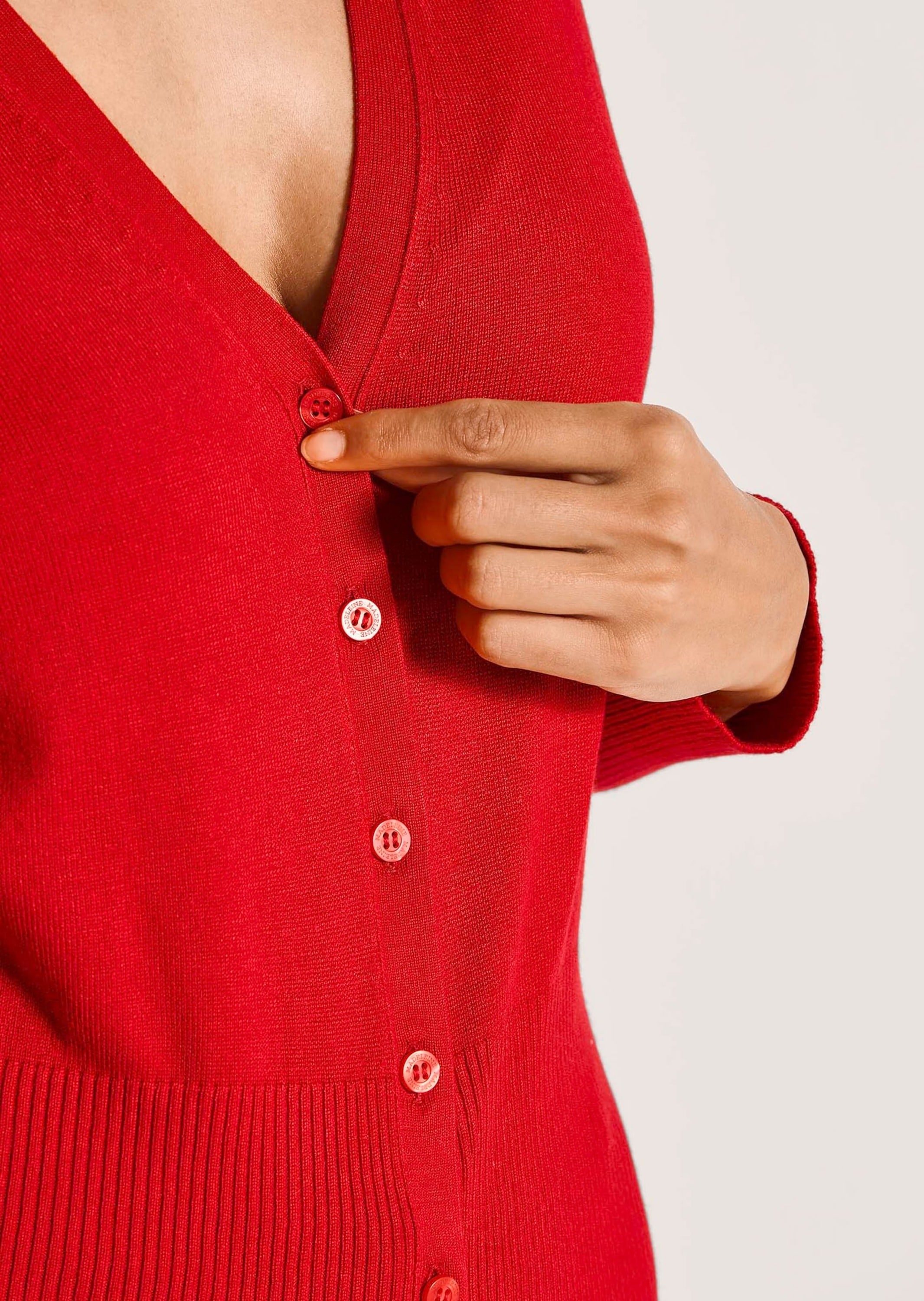 MADELEINE Strickjacke »Strickjacke Eleganter Viskose-Cardigan mit Knopfleiste«
