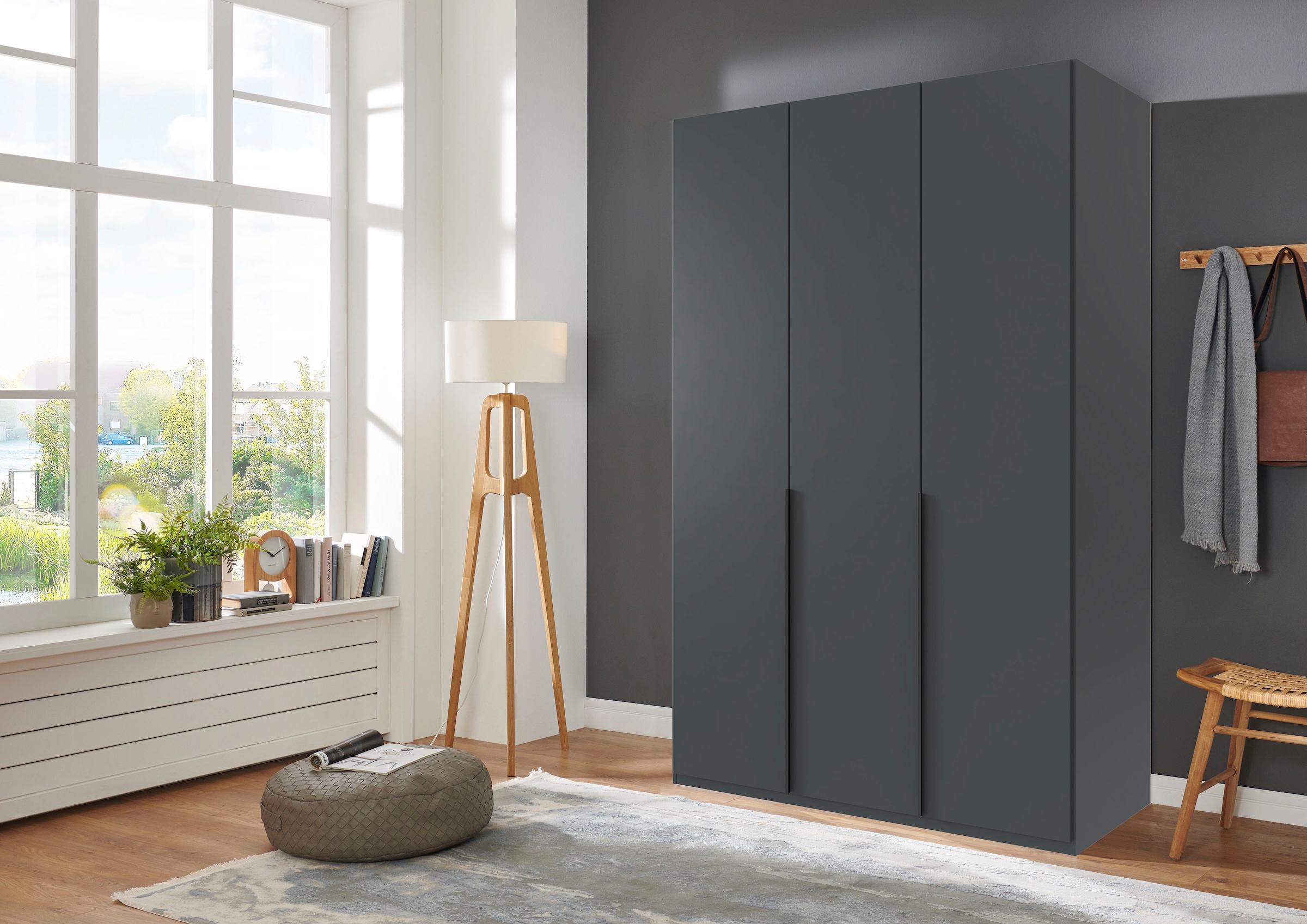 Wimex Kleiderschrank »Mugano, in 5 Breiten und 2 Höhen, Made in Germany«, (in Basic oder Premium Ausstattung mit 2 weiteren Einlegeböden), mit langen Griffstangen aus Metall, wahlweise mit oder ohne Spiegel