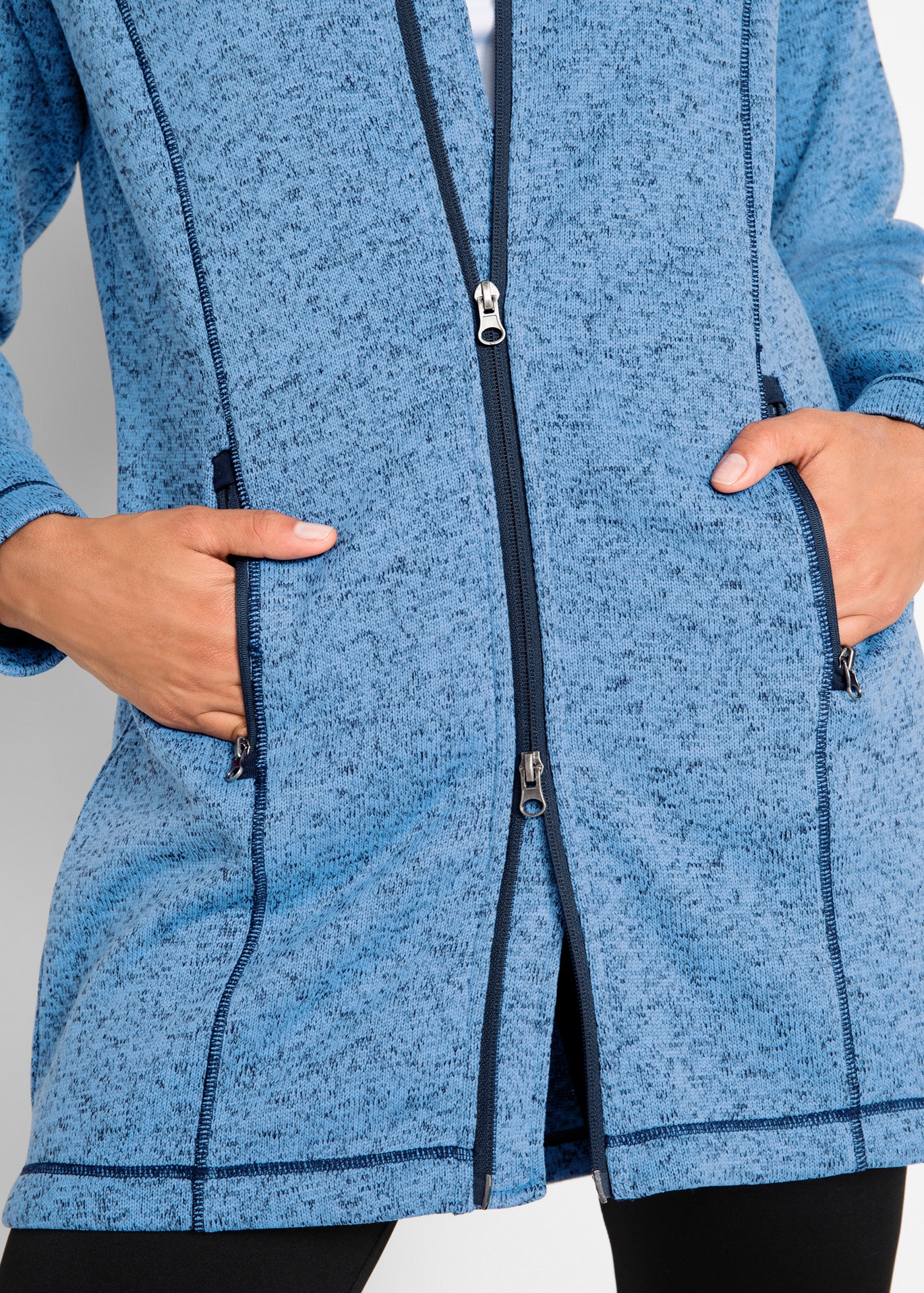 bonprix Strickfleecejacke mit Kapuze mit Kapuze mit Kordelzug, Reißverschlusstaschen