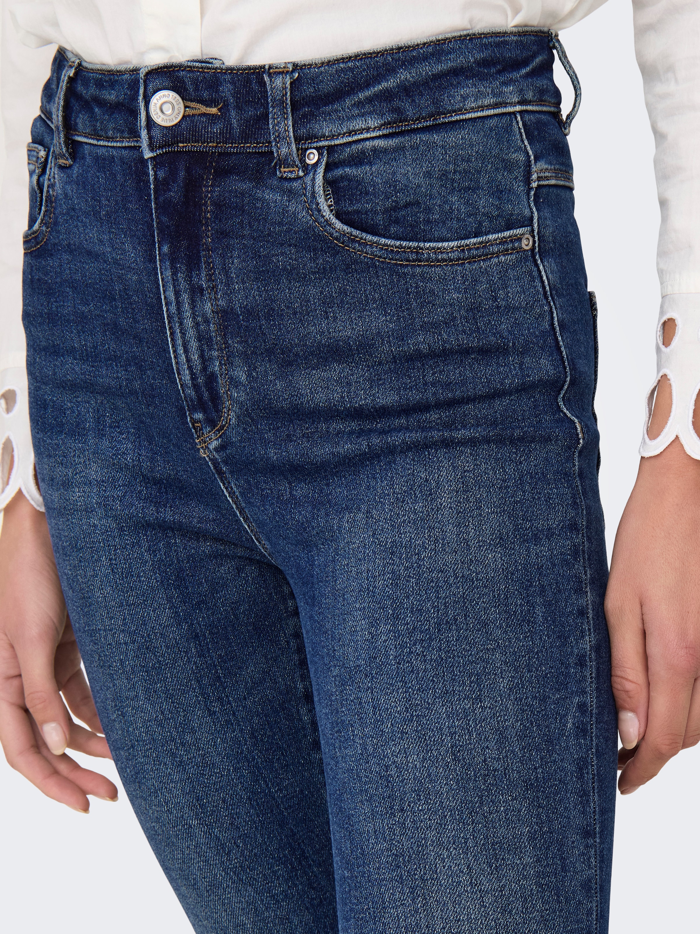 ONLY Bootcut-Jeans »ONLMILA HW FLARED DNM BJ374« mit Destroyed Effekt